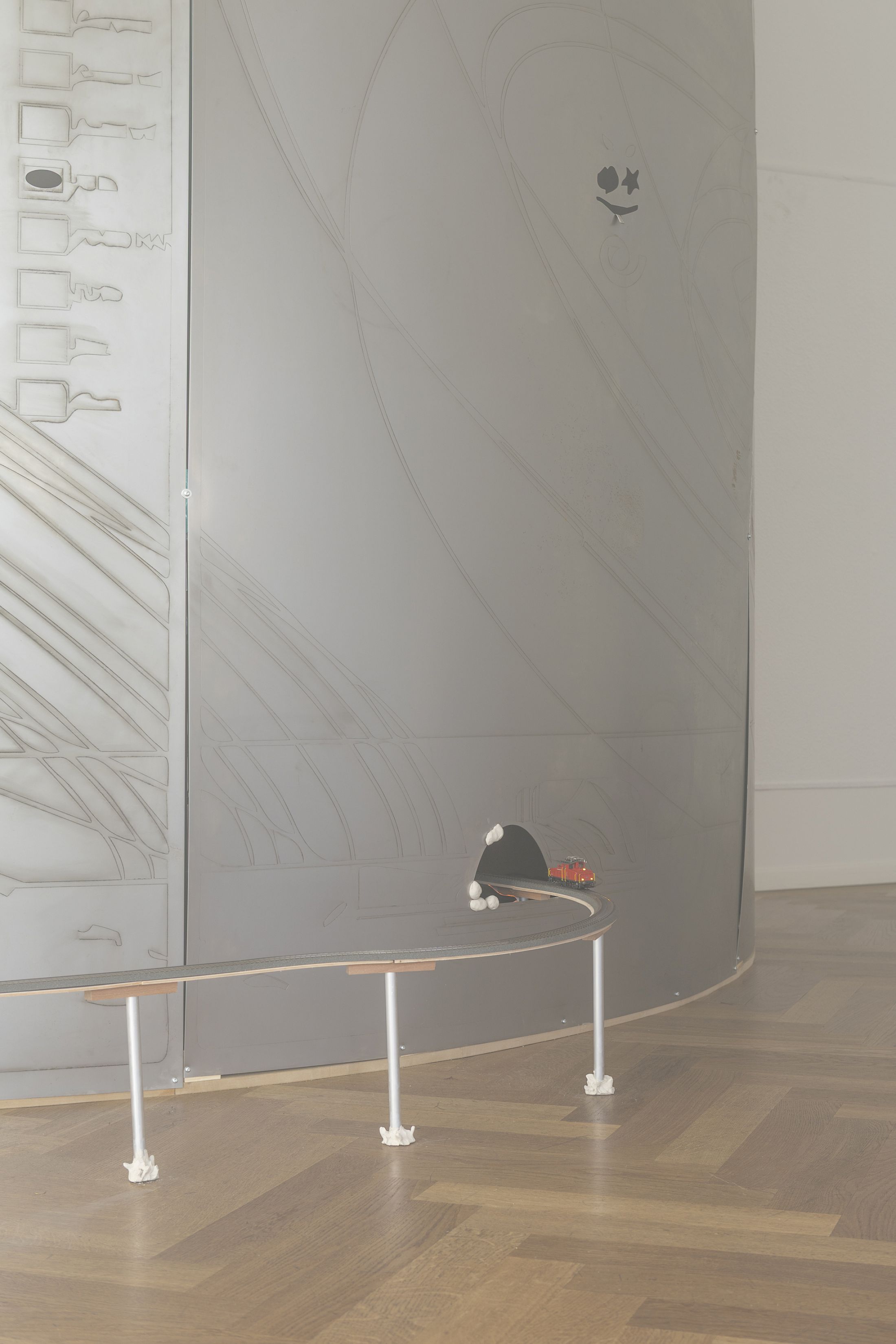 Exhibition View Solo Show Rebecca Solari «POGO NEL BRODO» at Krone Couronne, Biel/Bienne, 2025 / Photo: Michal Schorro / Courtesy: the artist and Krone Couronne