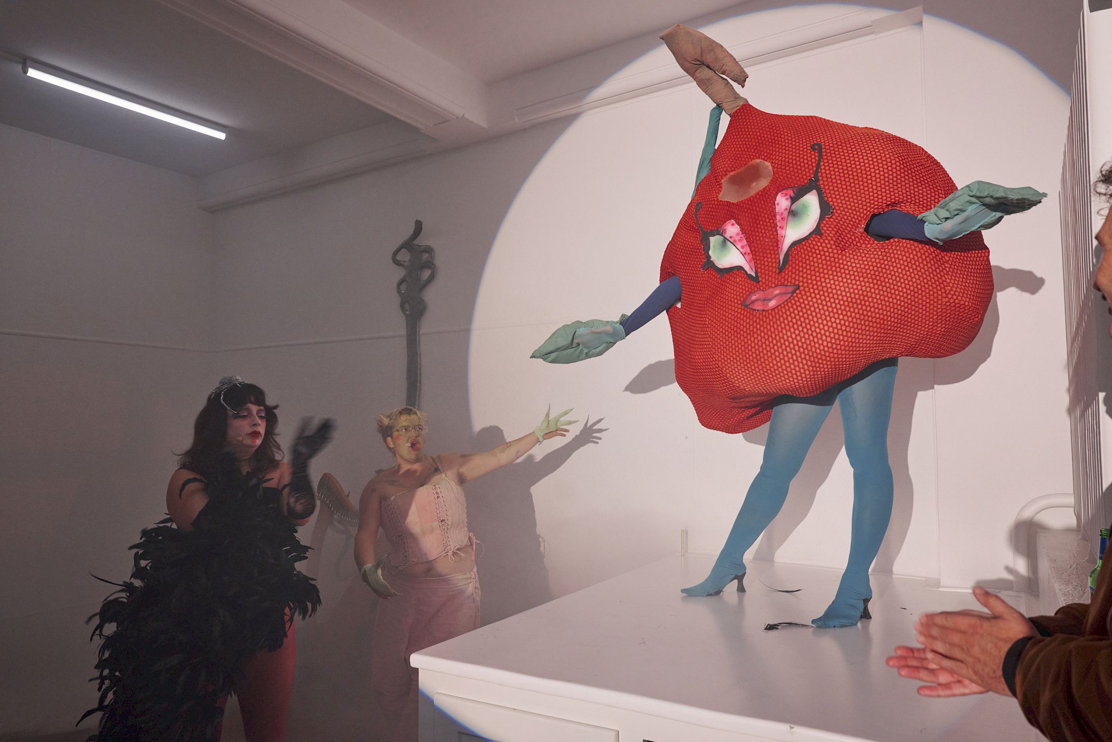 Exhibition View Solo Show Rebecca Solari «POGO NEL BRODO ; view on Rebecca Solari, Performance featuring Marlène Charpentié and Rozy Tergemina Sapelkine» at Krone Couronne, Biel/Bienne, 2025 / Photo: Séraphine Sallin-Mason / Courtesy: the artist and Krone Couronne