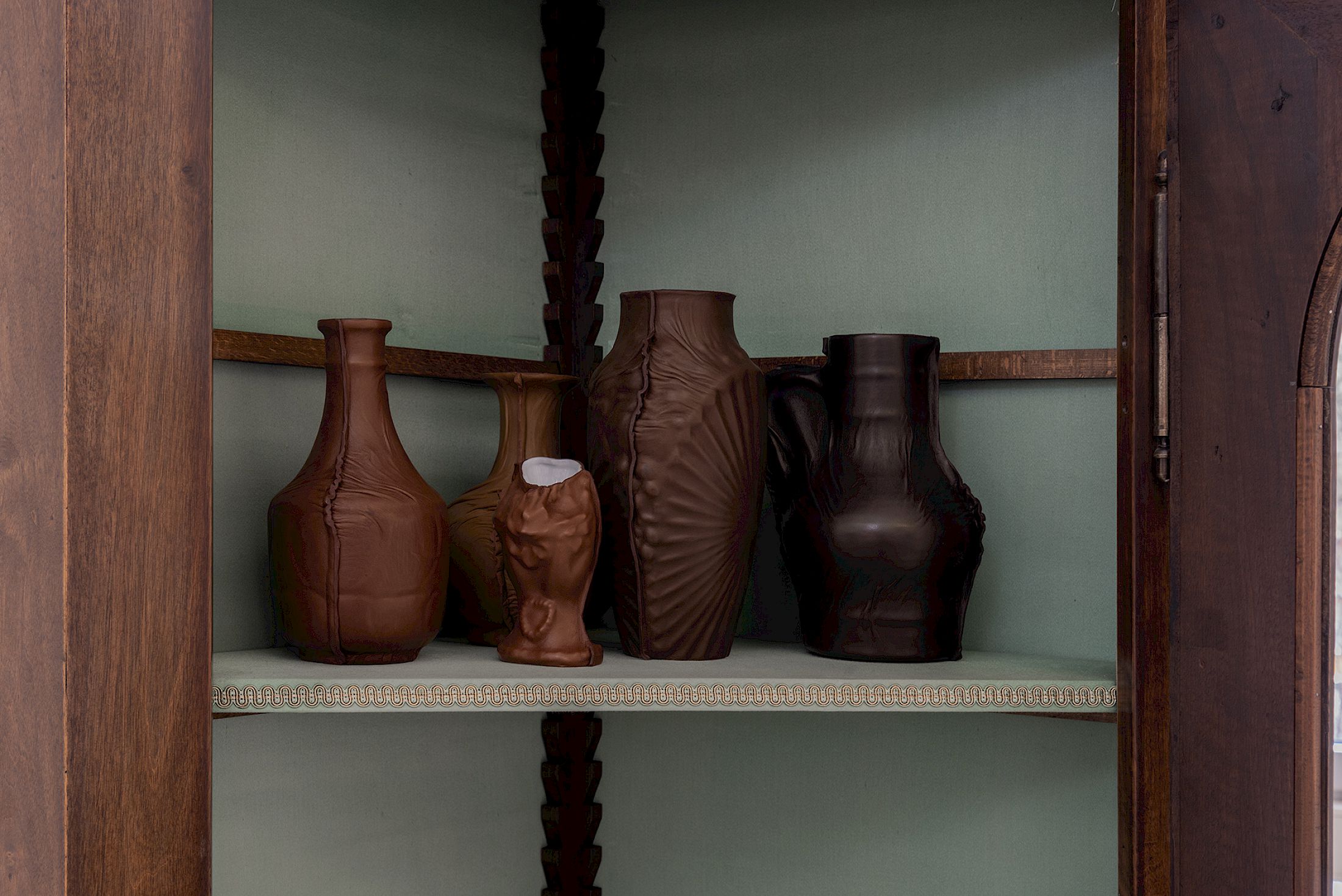 Exhibition View Group Show «Stocker comme des objets ; view on Camille Farrah Buhler,  I got hot sauce in my bag, 2021, ceramic, glass, lamb leather, powder-coated steel, variable dimensions» at Widefield, Geneva, 2026 / Photo: Remy Ugarte Vallejos / Courtesy: the artists and Widefield