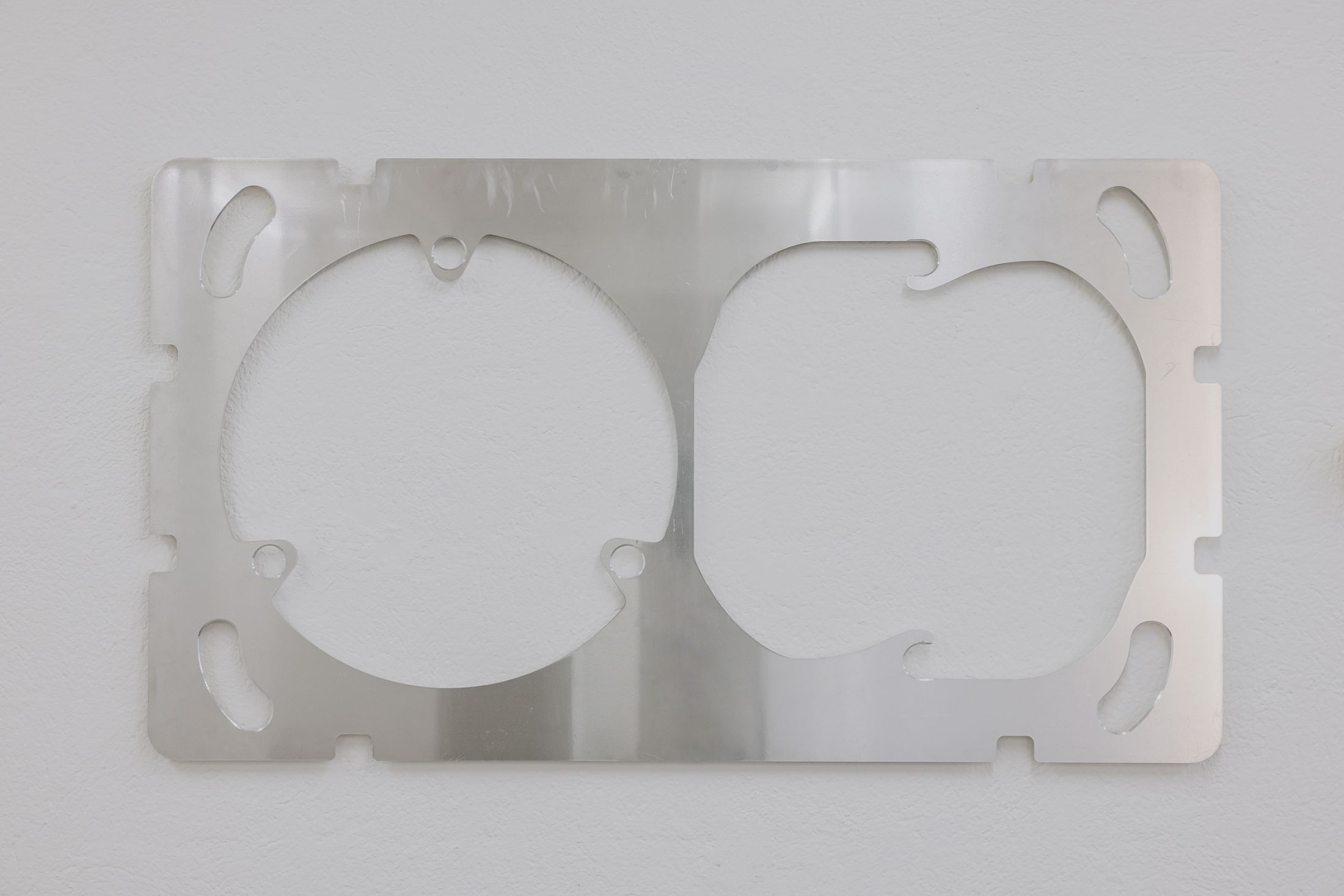 Exhibition View Duo Show Thalles Piaget and Yann Stéphane Bisso «Where have you been? ; view on Thalles Piaget, accroche-regard, 2025» at WallStreet, Fribourg, 2025-2026 / Photo: Julie Folly / Courtesy: the artists and WallStreet