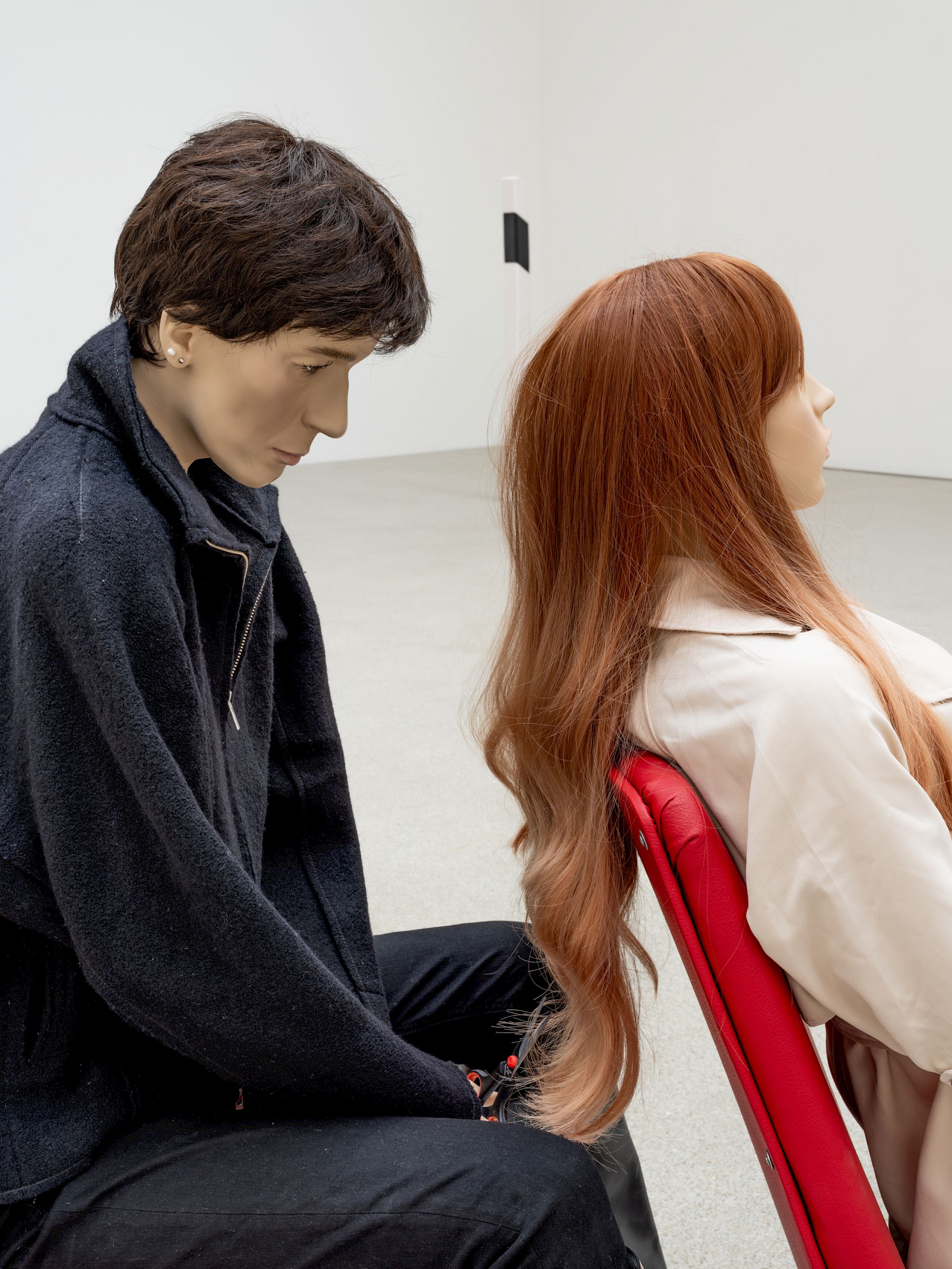 Exhibition View Solo Show Alexandra Bircken «SomaSemaSoma ; view on My Space (detail), 2022, Mannequins, wigs,clothing, accessories,seats, metal, wood,scissors, mobile phone» at Kunsthaus Biel, Biel/Bienne, 2025 / Photo: Lea Kunz / Courtesy: the artist; BQ, Berlin; Herald St, London and Maureen Paley, London