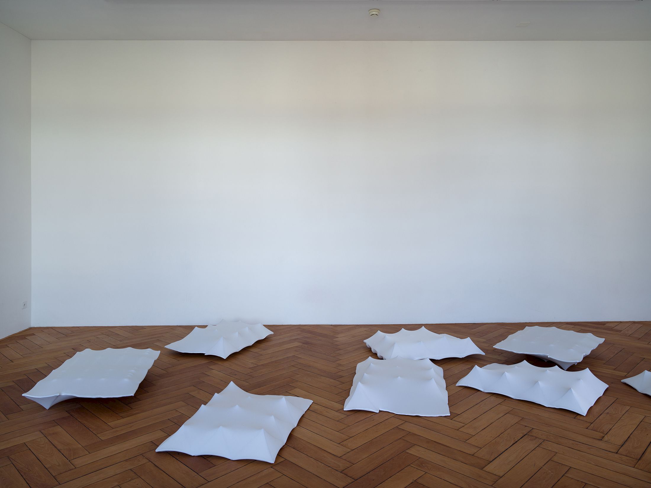 Exhibition View Solo Show Nancy Lupo «Tom ; view on Tom, 2021/26, spandex, bronze, aluminum» at Stadtgalerie Bern, Bern, 2026 / Photo: Cedric Mussano / Courtesy: the artist and Stadtgalerie Bern