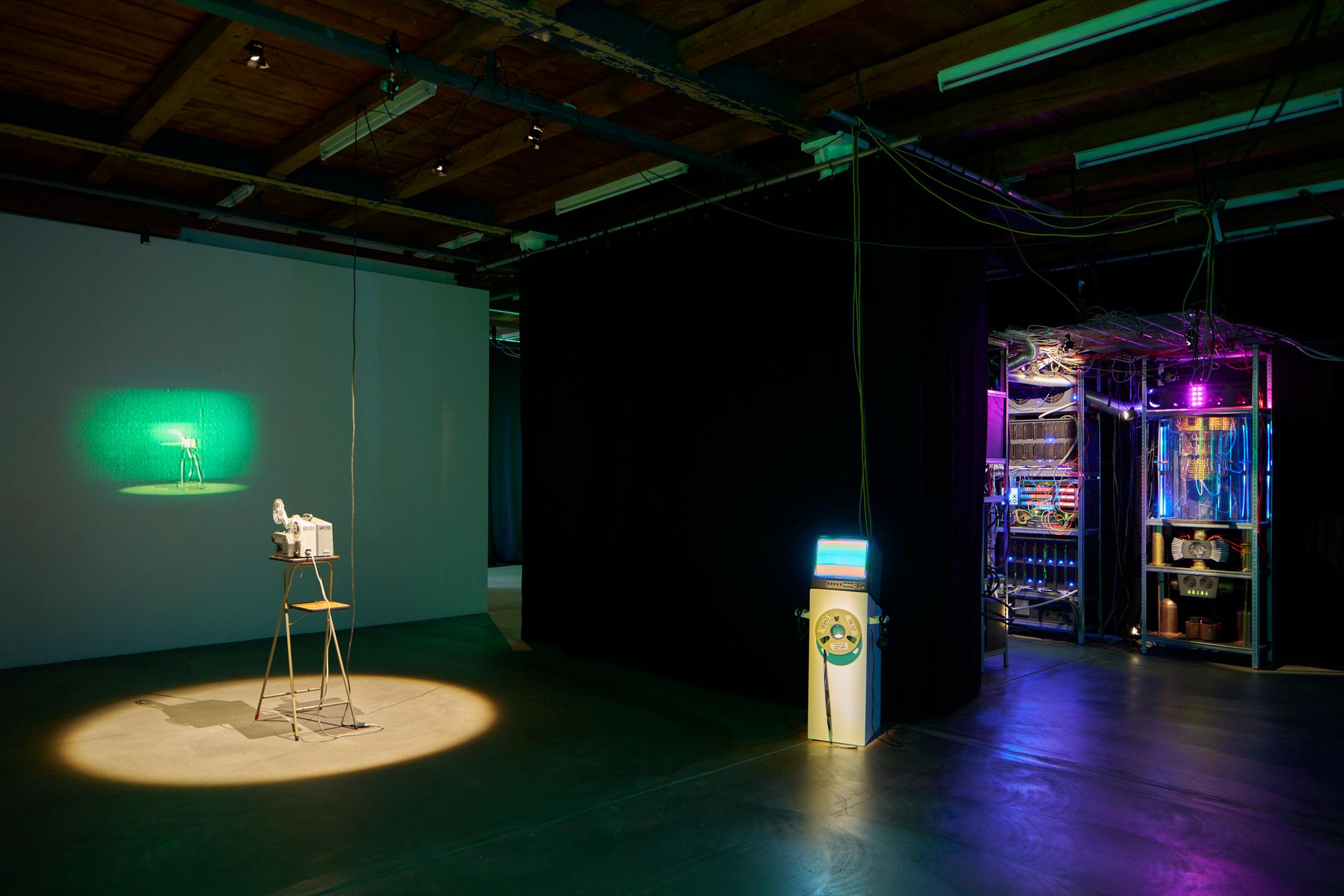 Exhibition View Solo Show [ a n y m a ] Michael Egger «Feedback Follies» at Kunsthalle Fri Art Fribourg, 2024-2025 / Photo: Guillaume Python / Courtesy of the artist and Kunsthalle Friart Fribourg