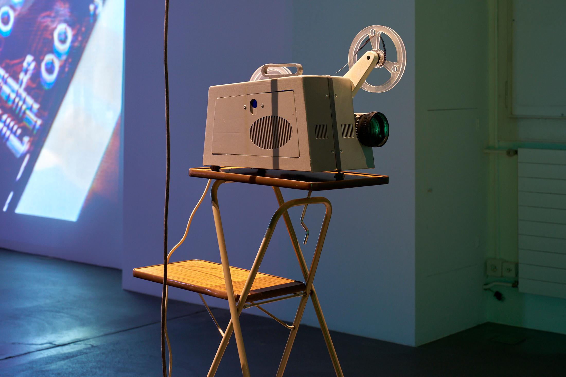 Exhibition View Solo Show [ a n y m a ] Michael Egger «Feedback Follies; view on Superbeam 2000, 2017/2024» at Kunsthalle Fri Art Fribourg, 2024-2025 / Photo: Guillaume Python / Courtesy of the artist and Kunsthalle Friart Fribourg