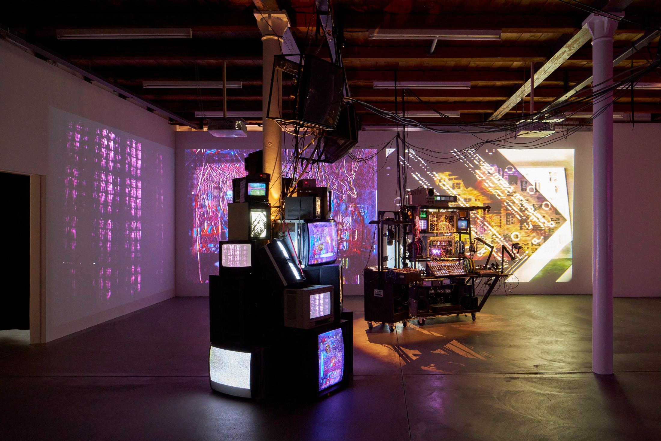 Exhibition View Solo Show [ a n y m a ] Michael Egger «Feedback Follies» at Kunsthalle Fri Art Fribourg, 2024-2025 / Photo: Guillaume Python / Courtesy of the artist and Kunsthalle Friart Fribourg