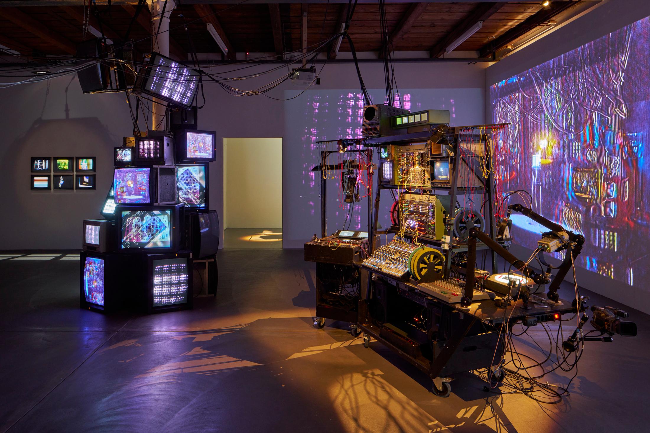 Exhibition View Solo Show [ a n y m a ] Michael Egger «Feedback Follies» at Kunsthalle Fri Art Fribourg, 2024-2025 / Photo: Guillaume Python / Courtesy of the artist and Kunsthalle Friart Fribourg