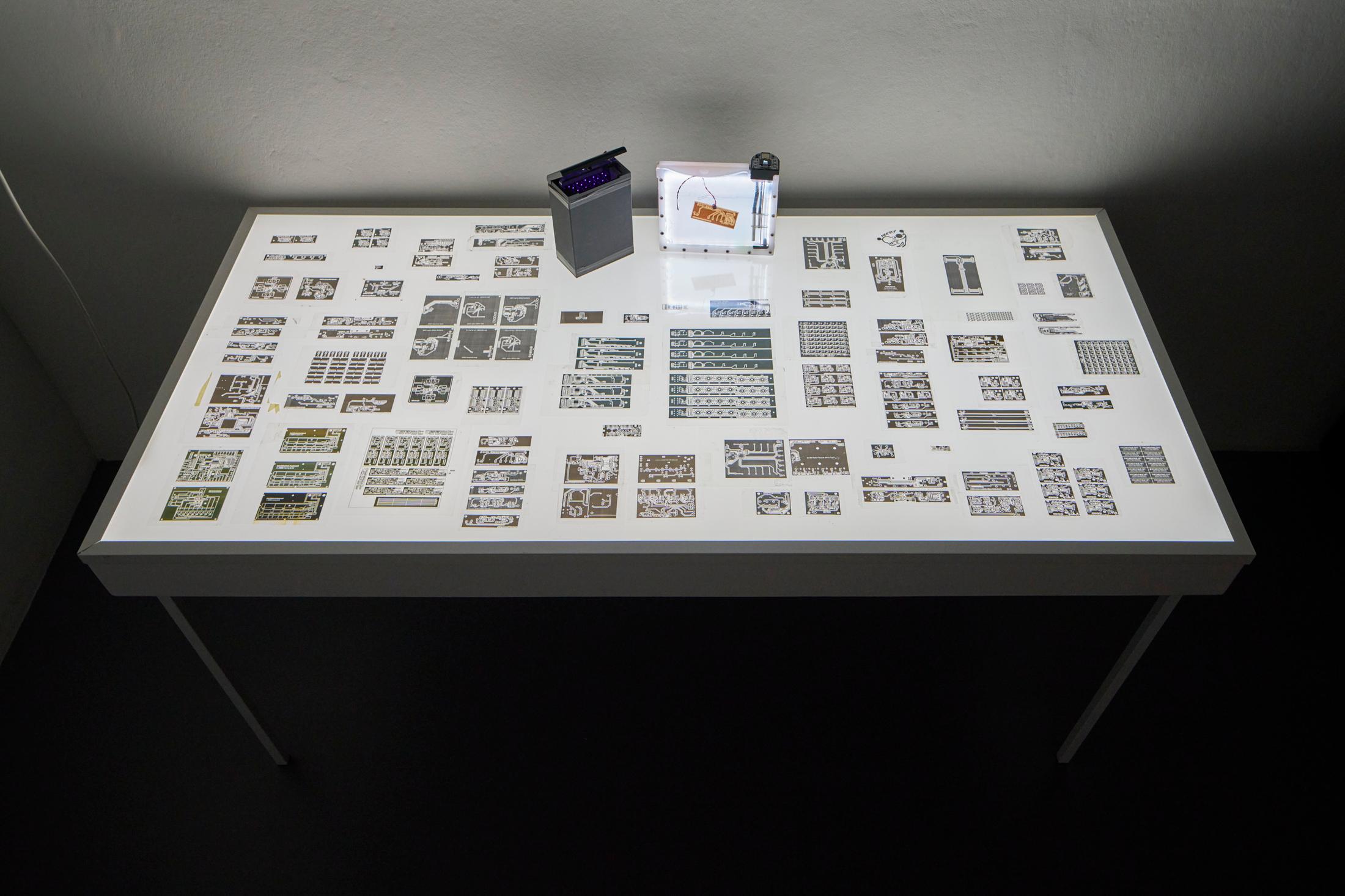 Exhibition View Solo Show [ a n y m a ] Michael Egger «Feedback Follies; view on Transparent archives and printed circuits, 2005–2024» at Kunsthalle Fri Art Fribourg, 2024-2025 / Photo: Guillaume Python / Courtesy of the artist and Kunsthalle Friart Fribourg