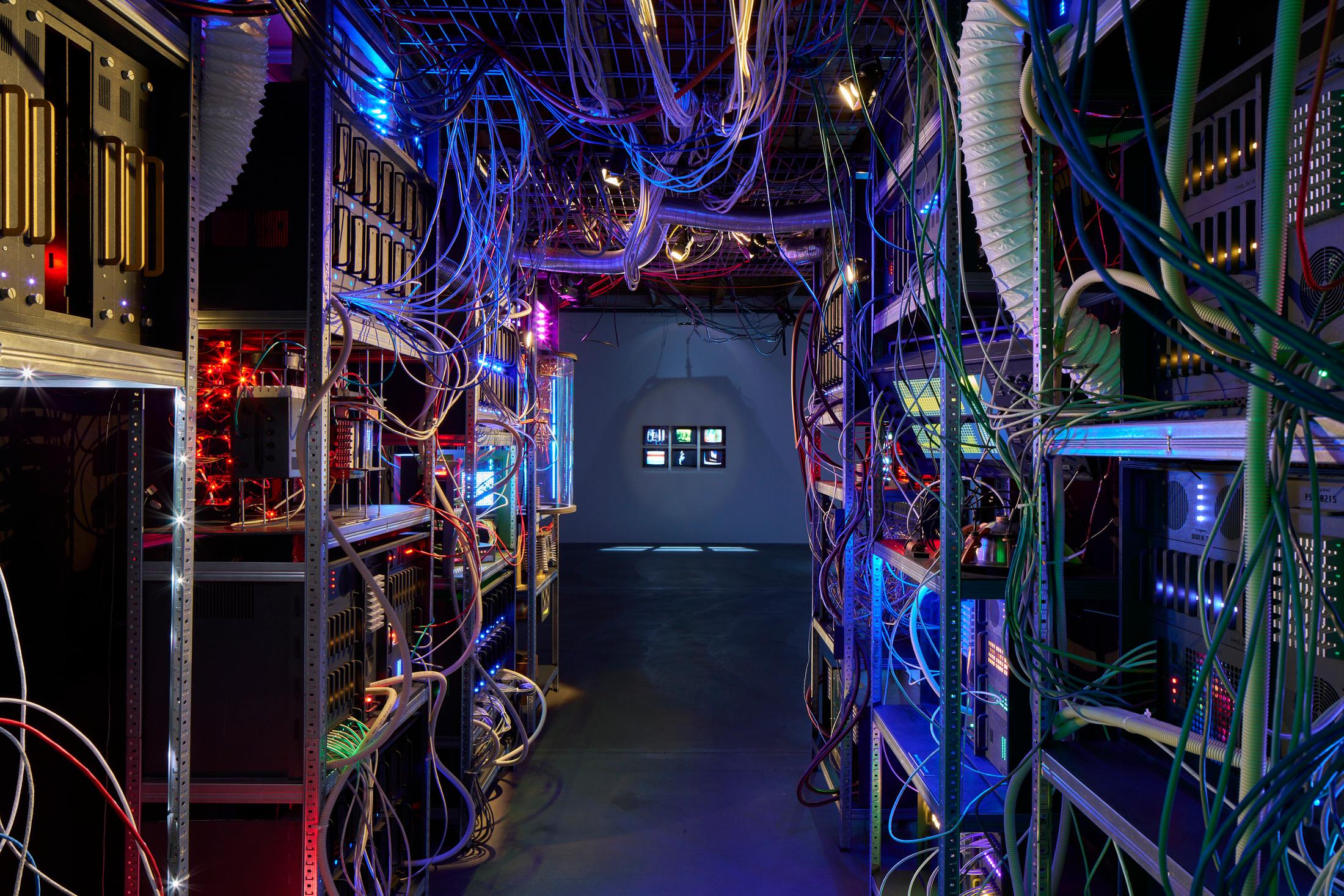 Exhibition View Solo Show [ a n y m a ] Michael Egger «Feedback Follies» at Kunsthalle Fri Art Fribourg, 2024-2025 / Photo: Guillaume Python / Courtesy of the artist and Kunsthalle Friart Fribourg