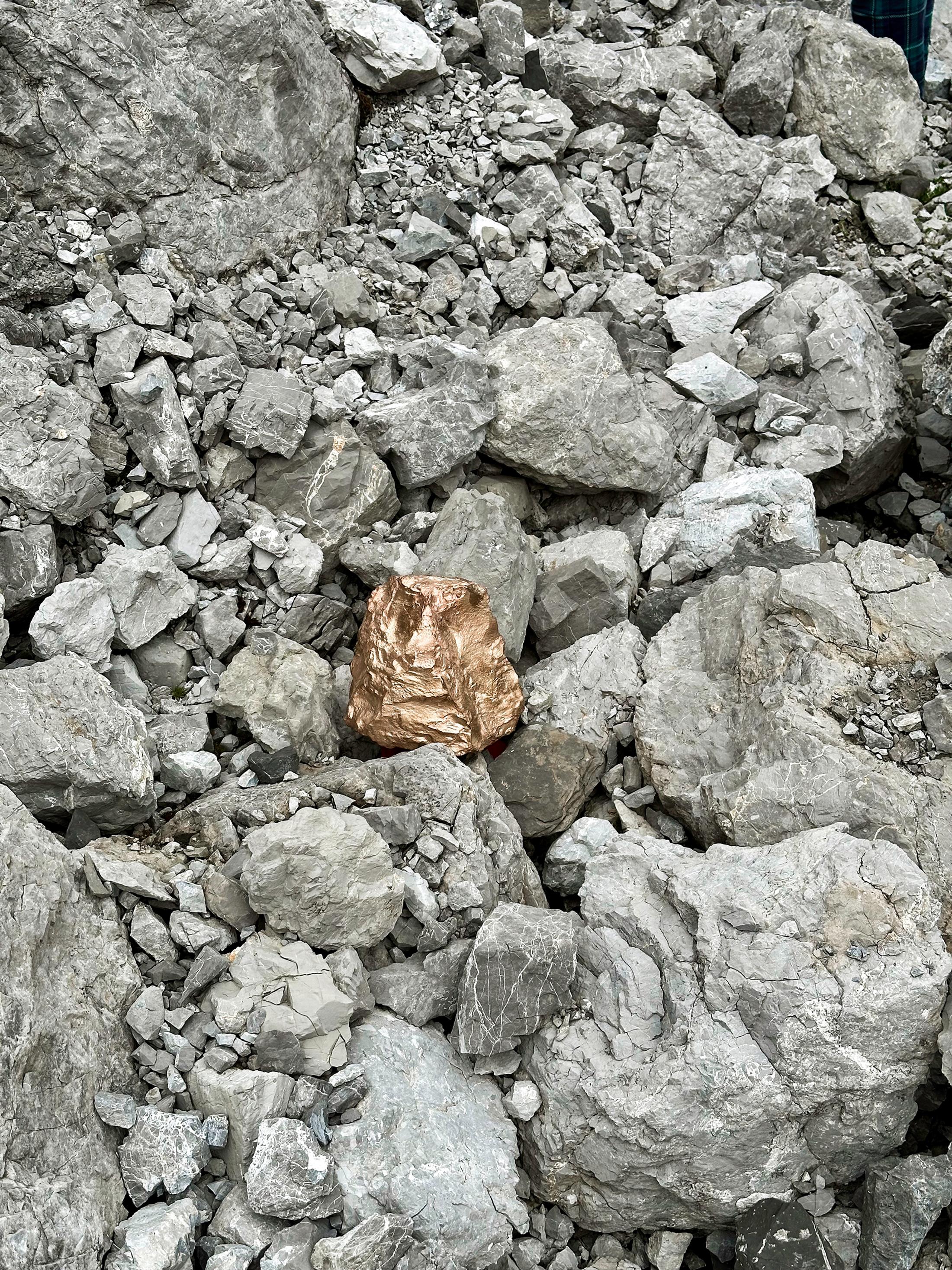 Performance View Solo Show Andrea Muheim «Der Mensch nimmt, sammelt und stiehlt, was er will.» at Val Zuort, Scuol, 2024 / Photo: Andrea Muheim / Courtesy: The artist and Fundaziun Nairs