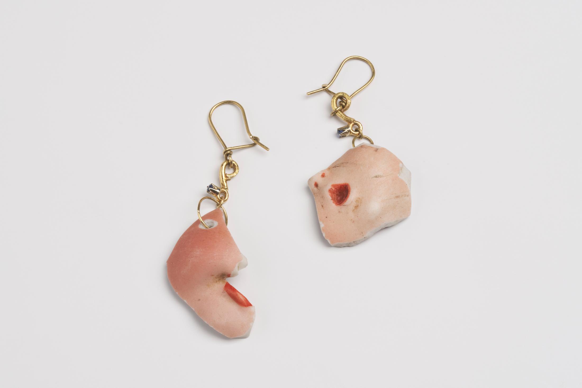 Exhibition View Solo Show Bernhard Schobinger «B.S. Kosmos ; view on Bernhard Schobinger, Two Broken Baby Faces, 2024» at Kunsthalle Friart, Fribourg, 2024 / Photo: Guillaume-Python / Courtesy: the artists and Kunsthalle Friart Fribourg