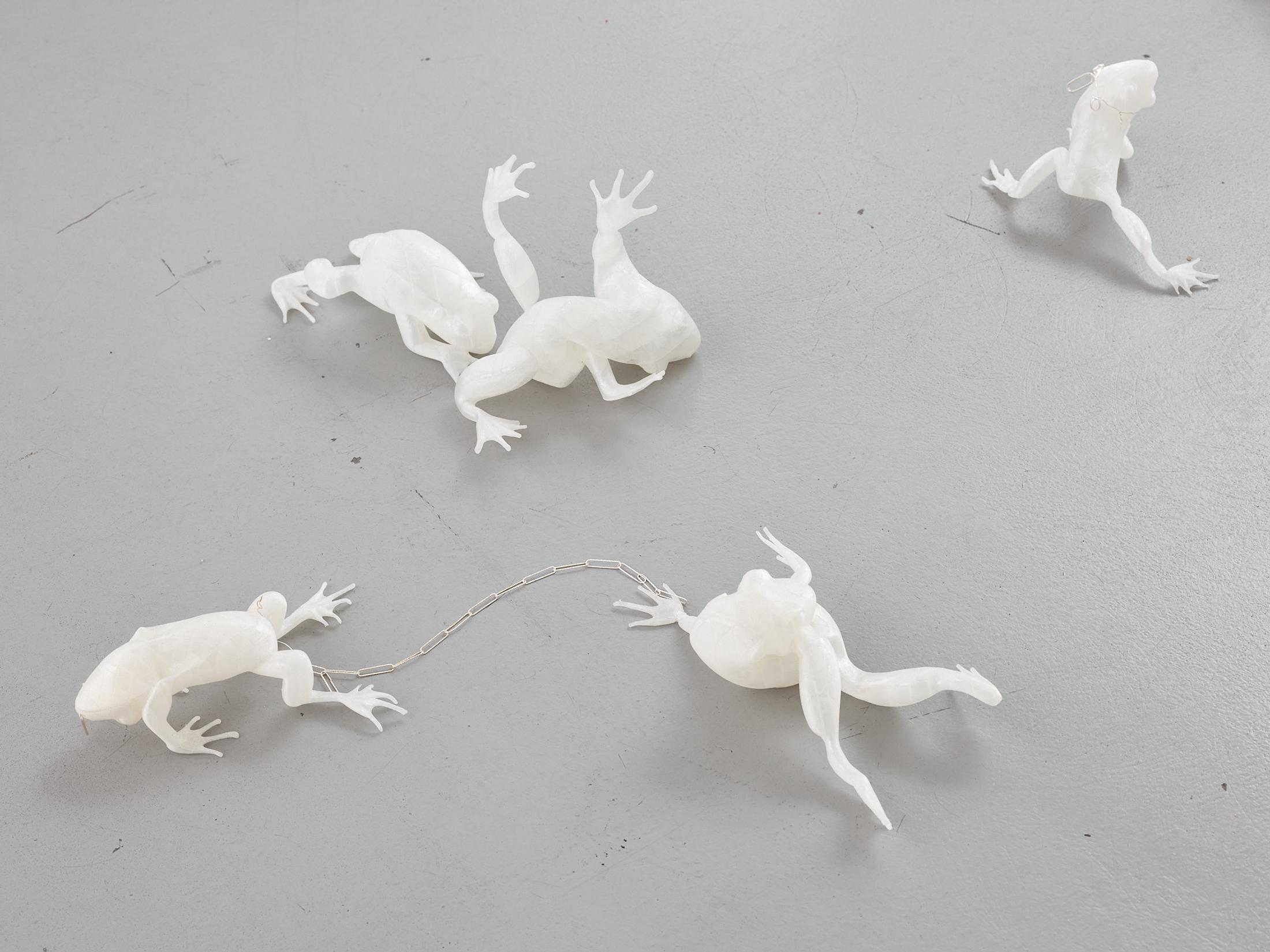 Exhibition View Solo Show Caroline Schattling Villeval «Carences et toute-puissance; view on Caroline Schattling Villeval, Still (castable), 2024, 3D impression, wax, silver-plated chains, variable dimensions» at Centre d'édition contemporaine, Geneva, 2024 / Photo: Sandra Pointet / Courtesy: the artist and Centre d'édition contemporaine, Geneva