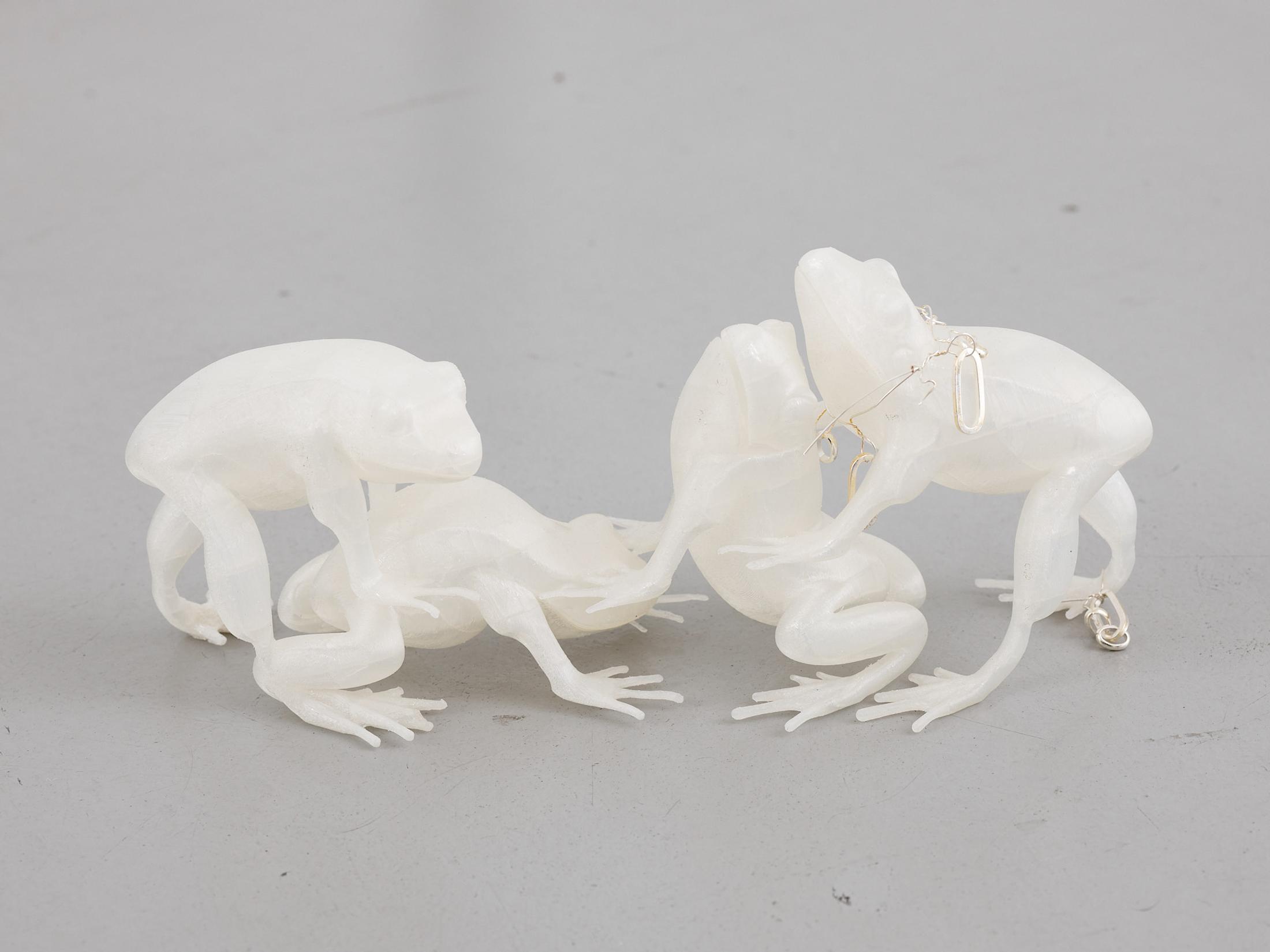 Exhibition View Solo Show Caroline Schattling Villeval «Carences et toute-puissance; view on Caroline Schattling Villeval, Still (castable), 2024, 3D impression, wax, silver-plated chains, variable dimensions» at Centre d'édition contemporaine, Geneva, 2024 / Photo: Sandra Pointet / Courtesy: the artist and Centre d'édition contemporaine, Geneva