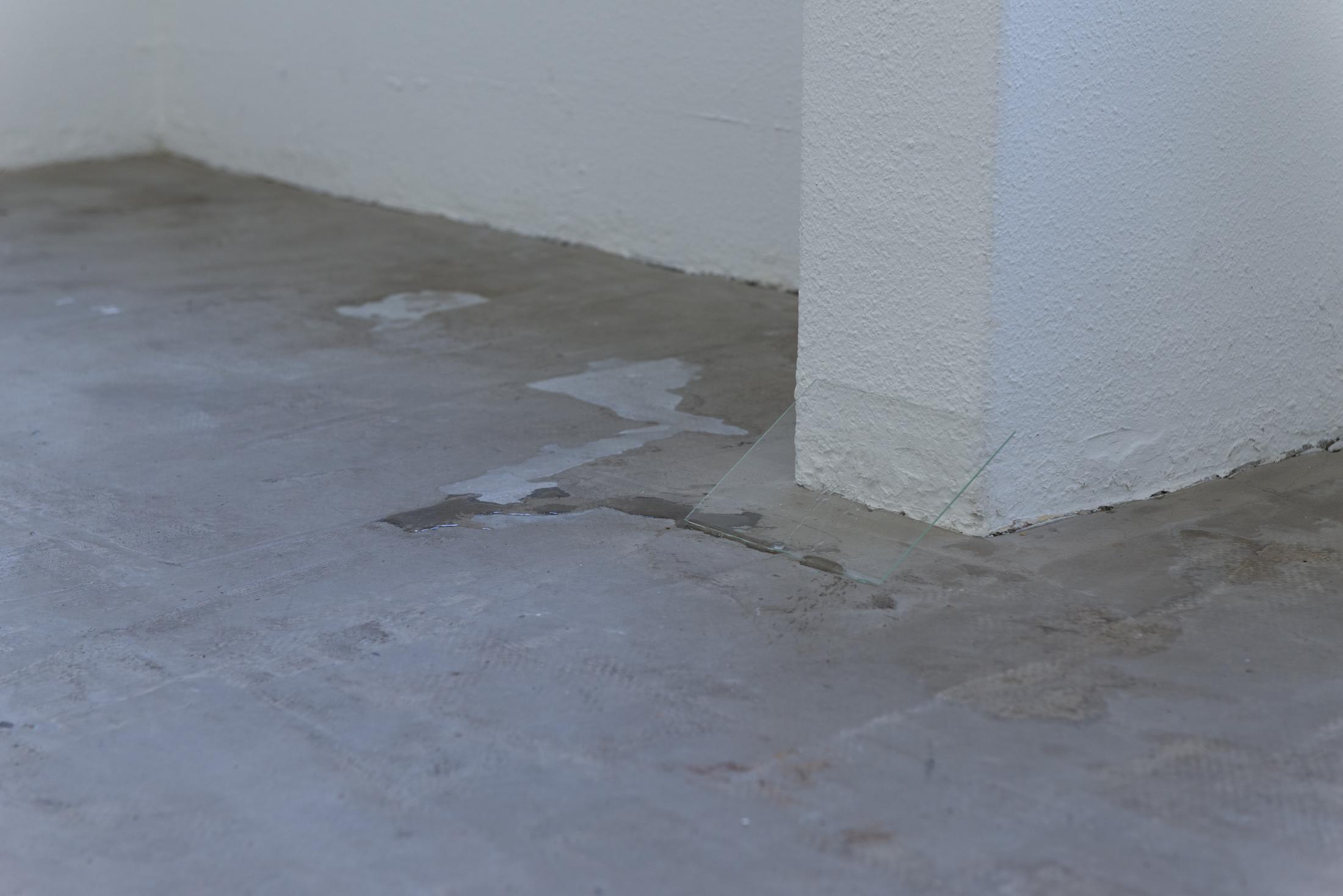 Exhibition View Duo Show with Julia Skof and Andrea Fortmann «certain opening acts» at HAMLET, Zurich-Oerlikon, 2025 / Photo: Alice Speller / Courtesy: the artists and HAMLET