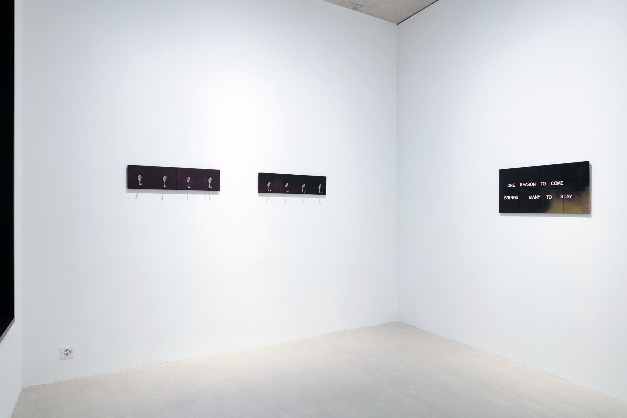 Exhibition View Debbie Alagen Solo Show «One reason to come brings many to stay» at Windhager von Kaenel, Zurich, 2023 / Courtesy: the artist and Windhager von Kaenel