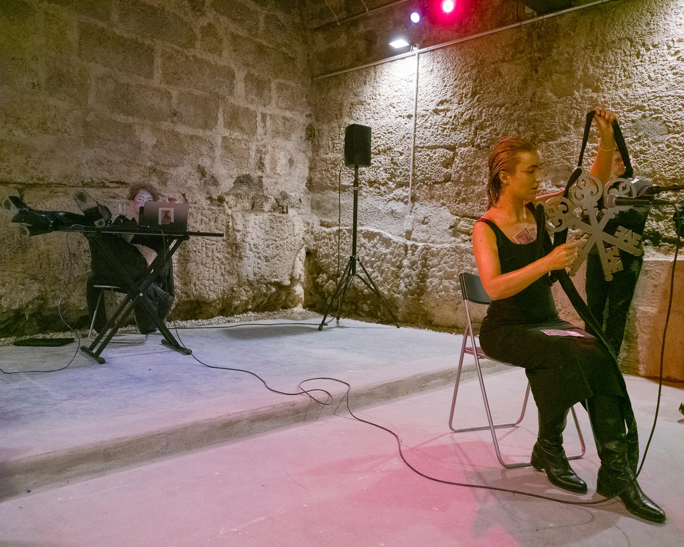 Exhibition View Group Show «Désorde sacré; view on the opening night with Human artefact after all, a performance by Gaia
Vincensini accompanied by Nelson Schaub» at CAN, Centre d'art Neuchâtel, Neuchâtel, 2025 / Photo: Sebastian Verdon / Courtesy: the artists