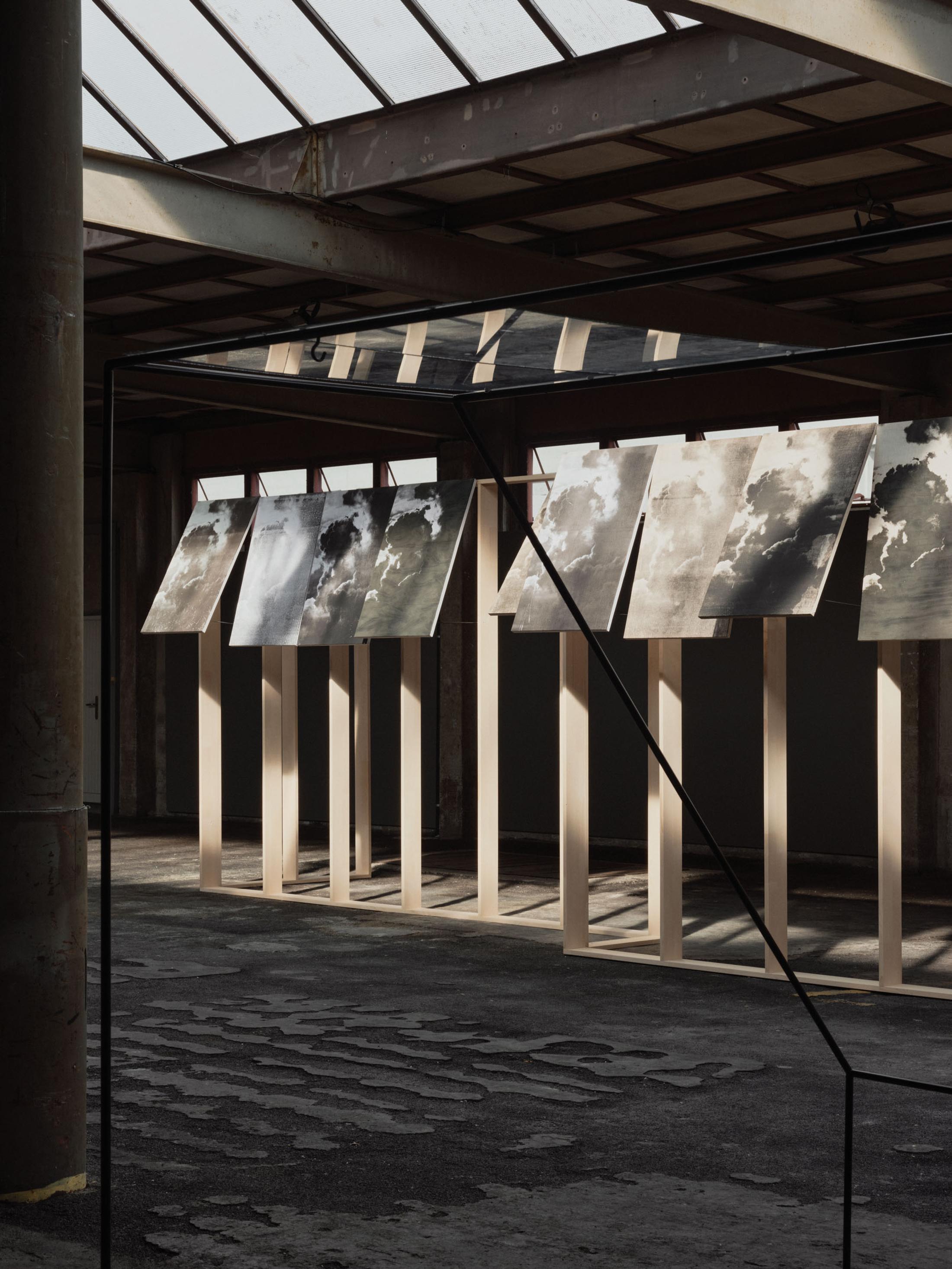 Exhibition View Solo Show Edit Oderbolz «I Have No Roots in This Life; view on Edit Oderbolz, WolkeWolke (Detail), 2024, Wood, fabric, metal, Dimensions variable» at Kunsthalle Arbon, Arbon, 2024 / Photo: Ladina Bischof / Courtesy: The artist and Kunsthalle Arbon