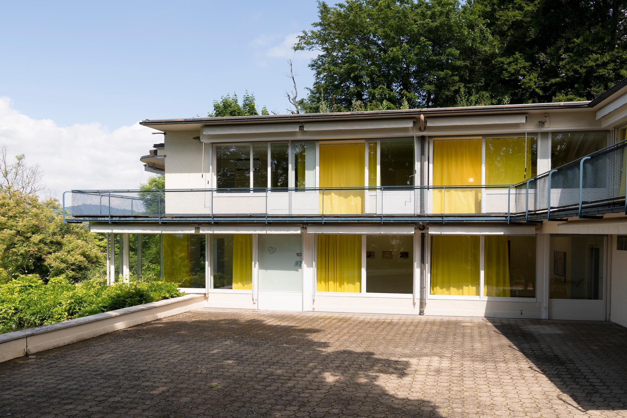 Exhibition View Solo Show Elise Corpataux «A Lifetime Waiting for Summer to Happen» at suns.works, Küsnacht, 2024 / Photo: Claude Barrault, Remy Ugarte Vallejos et al. / Courtesy: The artist and suns.works