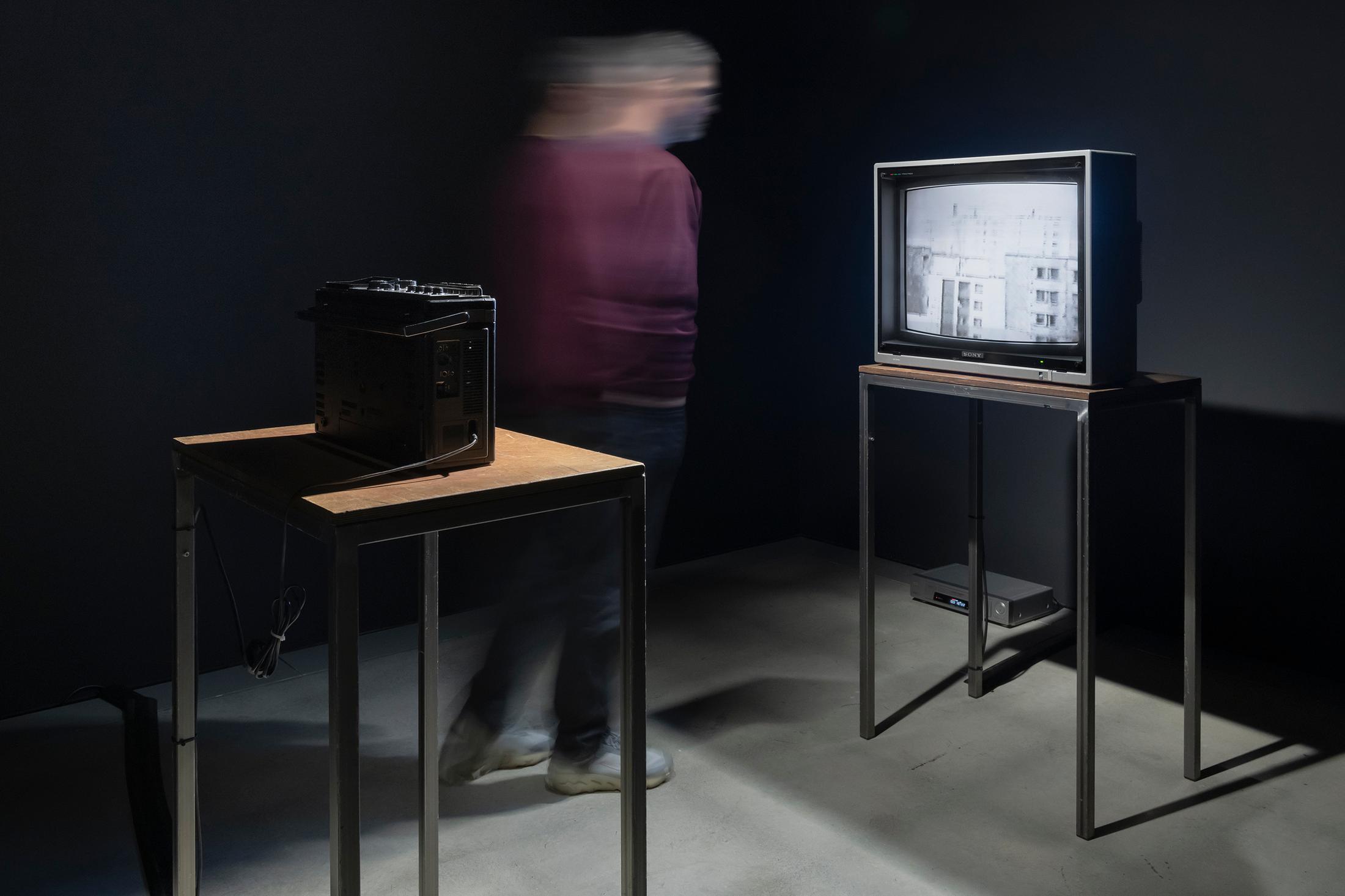 Exhibition View Group Show «Esther Hunziker, Stefan Karrer, and Alfatih; view on Esther Hunziker, LW, 2025» at HEK (House of Electronic Arts), Basel, 2025 / Photo: Franz Wamhof / Courtesy: the artists and Schweizer Medienkunst – Pax Art Awards 2024