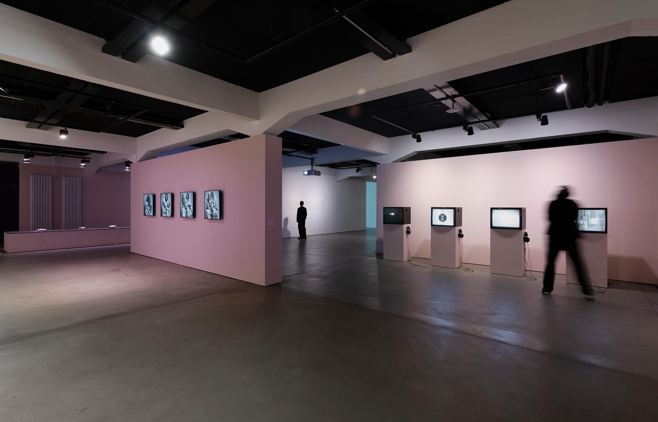 Exhibition View Group Show «Esther Hunziker, Stefan Karrer and Alfatih» at HEK (House of Electronic Arts), Basel, 2025 / Photo: Franz Wamhof / Courtesy: the artists and Schweizer Medienkunst – Pax Art Awards 2024