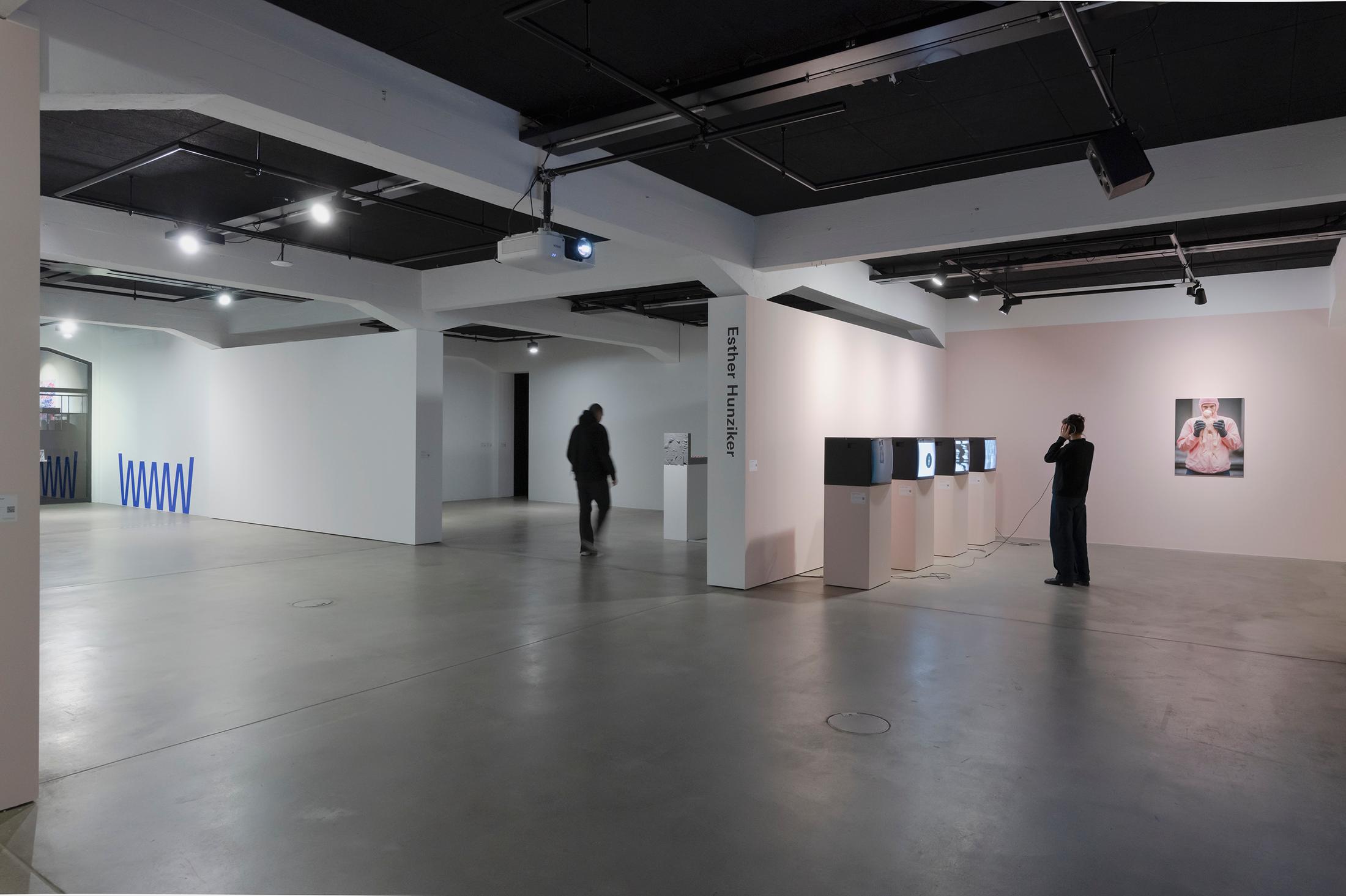 Exhibition View Group Show «Esther Hunziker, Stefan Karrer and Alfatih» at HEK (House of Electronic Arts), Basel, 2025 / Photo: Franz Wamhof / Courtesy: the artists and Schweizer Medienkunst – Pax Art Awards 2024