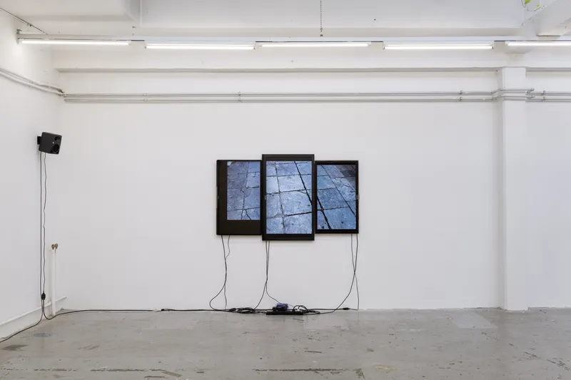 Exhibition View Duo Show «Image Volume ; view on Thomas Julier, She only ever saw the world in Full HD, 2024, Secondhand TVs, slo-motion videos, media players, speakers, subwoofer, Audio mastering by Flavio Audino, Approx. 35 minutes» at Toxi, Zurich, 2024 / Photo: Thomas Julier / Courtesy: the artists and Toxi Space