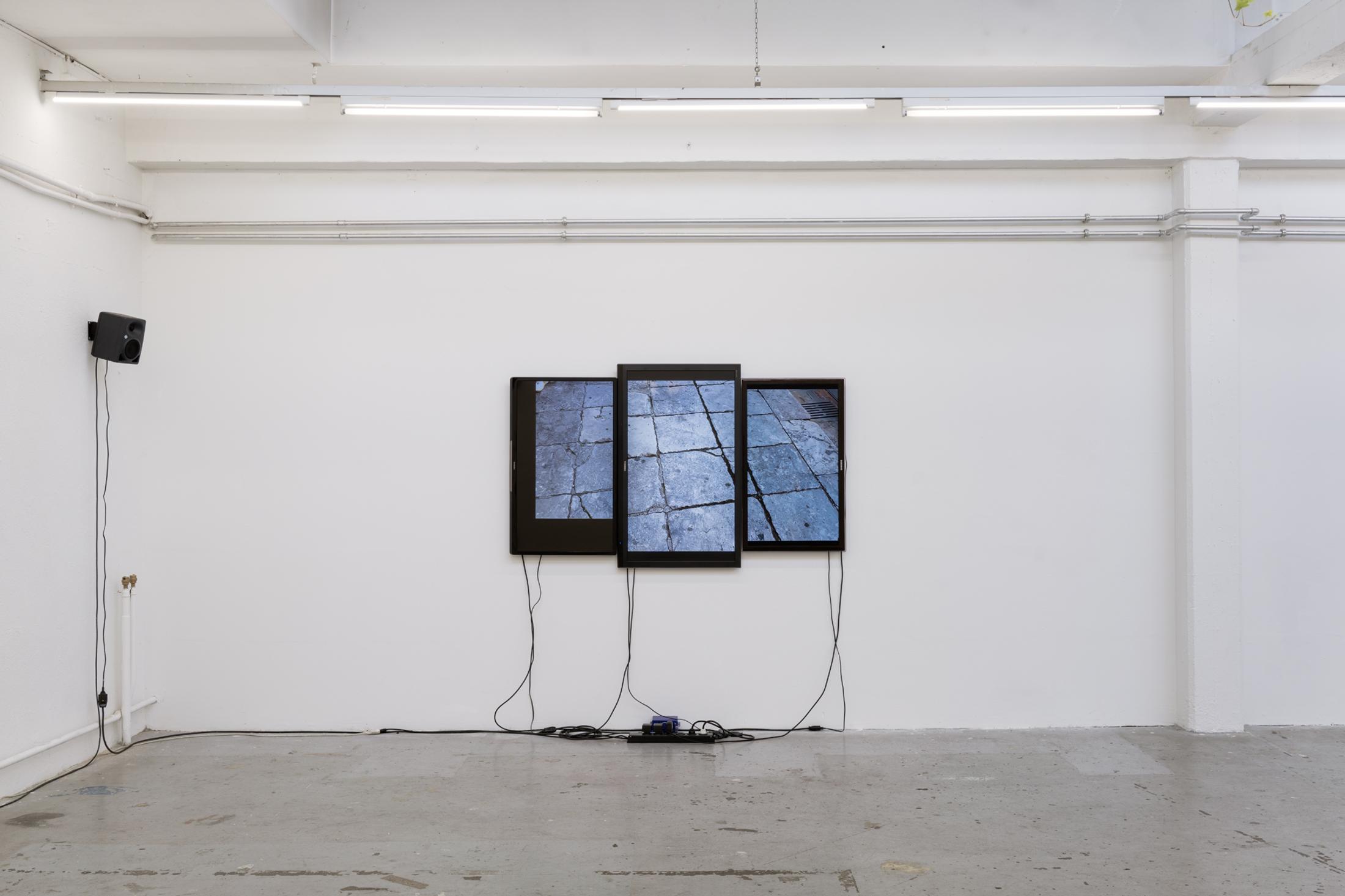 Exhibition View Duo Show «Image Volume ; view on Thomas Julier, She only ever saw the world in Full HD, 2024, Secondhand TVs, slo-motion videos, media players, speakers, subwoofer, Audio mastering by Flavio Audino, Approx. 35 minutes» at Toxi, Zurich, 2024 / Photo: Thomas Julier / Courtesy: the artists and Toxi Space