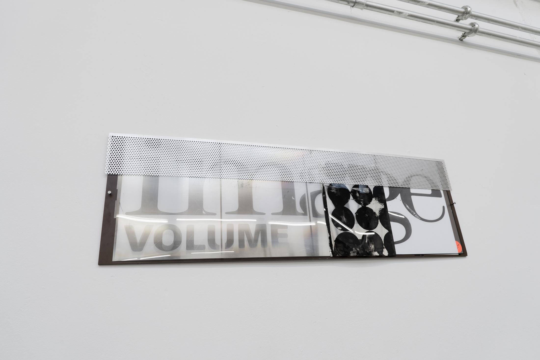 Exhibition View Duo Show «Image Volume ; view on Lorenza Longhi, Image Volume I, 2024, Metal, polarizing films, silkscreen ink, laser print on paper, mdf, screws 30 x 91,5 x 0,5 cm» at Toxi, Zurich, 2024 / Photo: Thomas Julier / Courtesy: the artists and Toxi Space