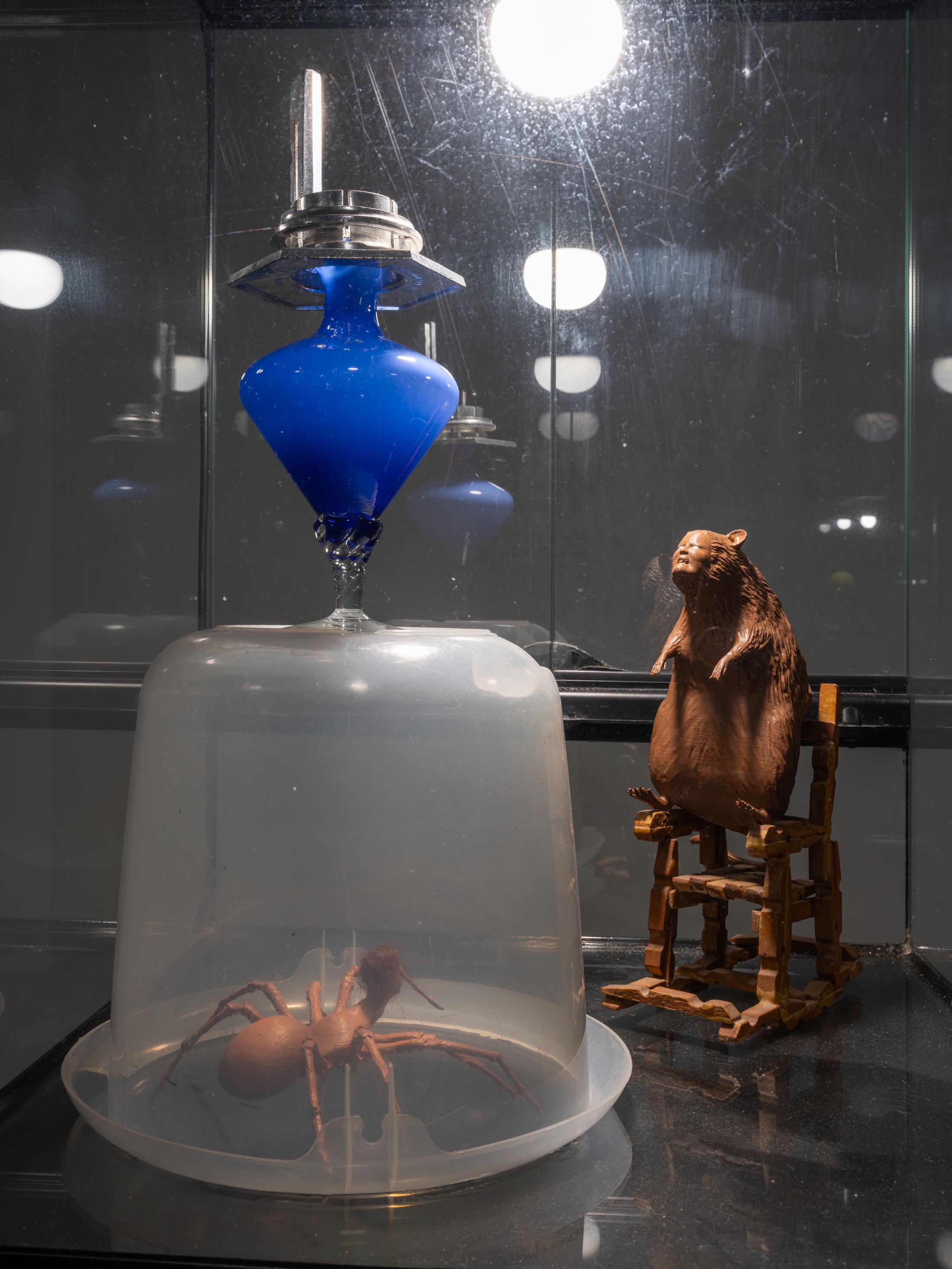 Exhibition View Duo Show Jos De Gruyter & Harald Thys «Impressions de Biel; view on MICRO MUNDO 4, 2023, terrarium on wooden pedestal, 3D-printed animals, mixed media» at Kunsthaus Biel / Centre d'Art Bienne, Biel/Bienne, 2024 / Photo: Lea Kunz / Courtesy: the artists and KIN Brussels
