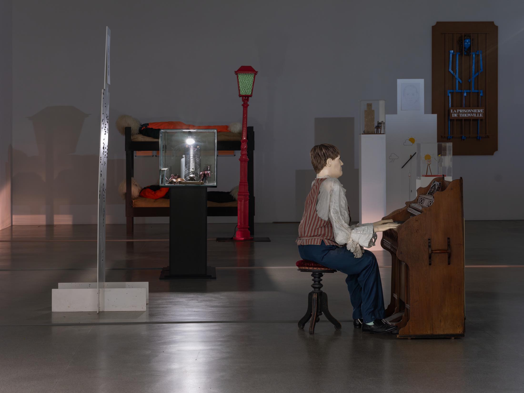 Exhibition View Duo Show Jos De Gruyter & Harald Thys «Impressions de Biel» at Kunsthaus Biel / Centre d'Art Bienne, Biel/Bienne, 2024 / Photo: Lea Kunz / Courtesy: the artists and Kunsthaus Biel