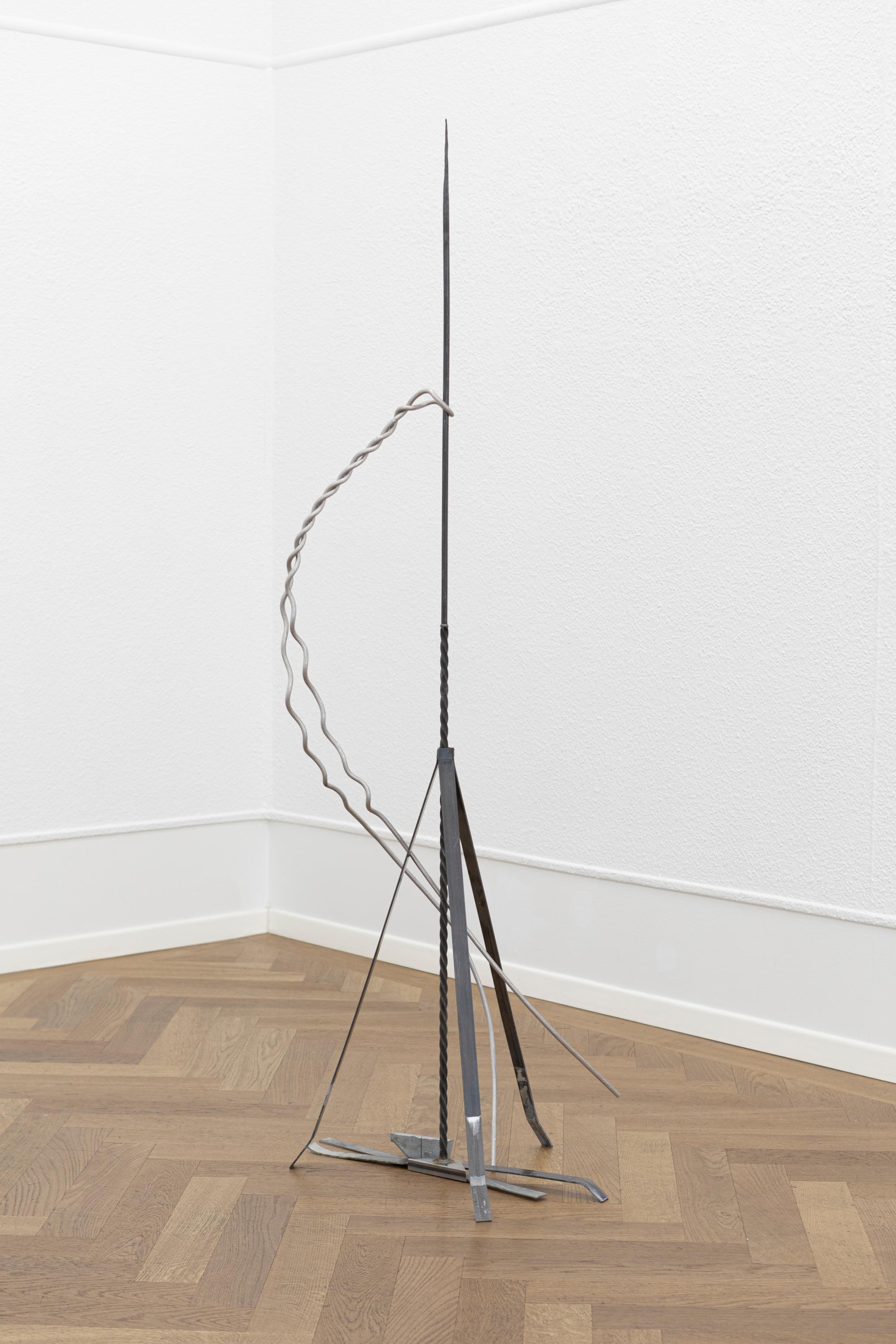 Exhibition View Solo Show Julia Znoj «BASS MY TRESPASS ; view on Dissipation Loop, 2025, Steel, copper wire, found objects, 54 x 40 x 166 cm» at Krone Couronne, Biel/Bienne, 2025 / Photo: Michal Schorro / Courtesy: the artist and Krone Couronne