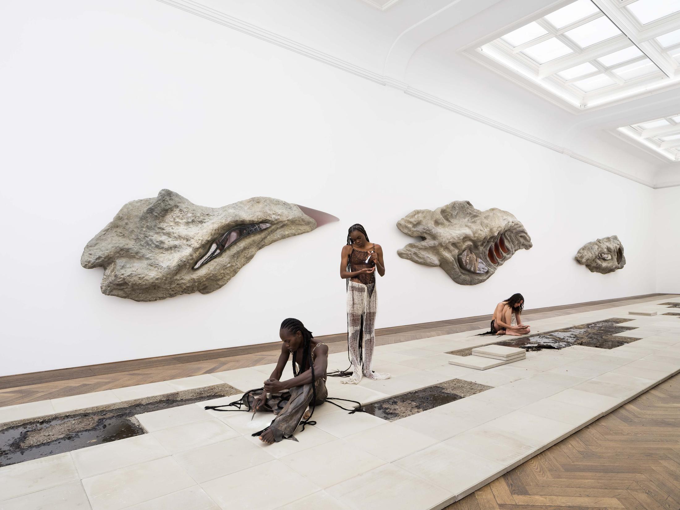Exhibition View (with performers) Solo Show Klára Hosnedlová «GROWTH» at Kunsthalle Basel, Basel, 2024 / Photo: Zdeněk Porcal - Studio Flusser / Courtesy: The artist and Kunsthalle Basel