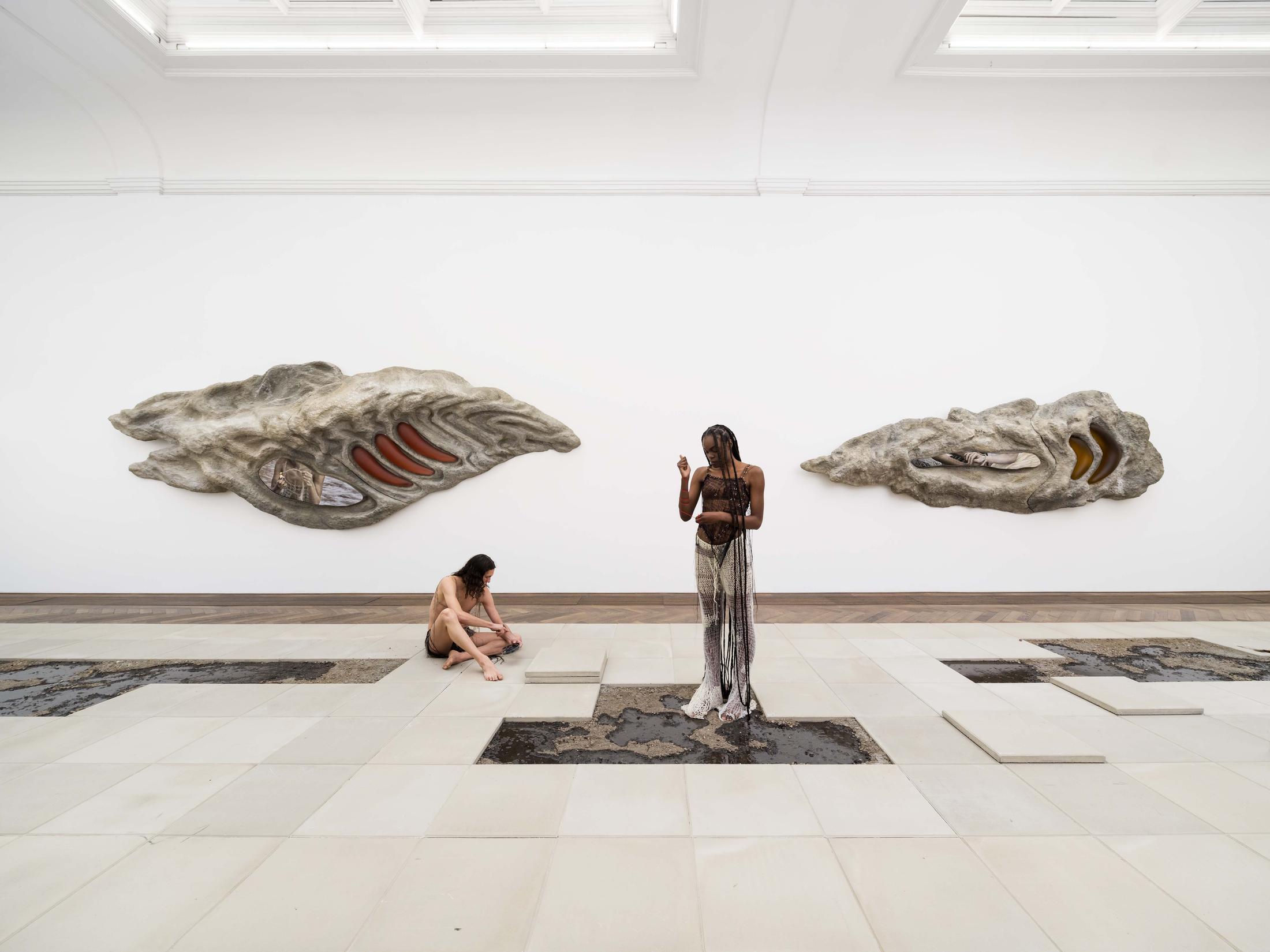 Exhibition View (with performers) Solo Show Klára Hosnedlová «GROWTH» at Kunsthalle Basel, Basel, 2024 / Photo: Zdeněk Porcal - Studio Flusser / Courtesy: The artist and Kunsthalle Basel