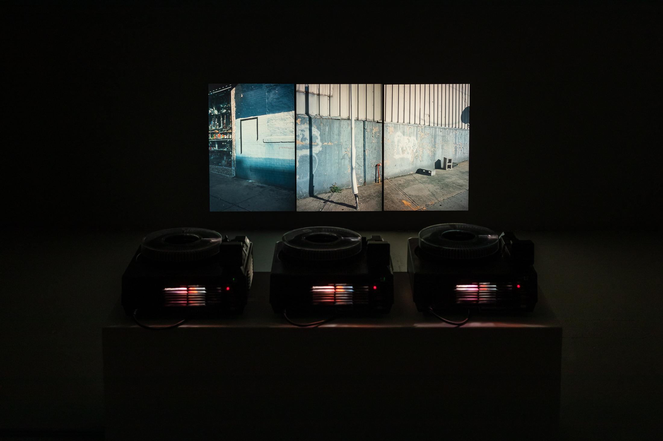 Exhibition View Solo Show Lukas Hoffmann «Strassenbilder» at Kunsthalle Luzern, Lucerne, 2024 / Photo: Kilian Bannwart / Courtesy: The artist and Kunsthalle Luzern