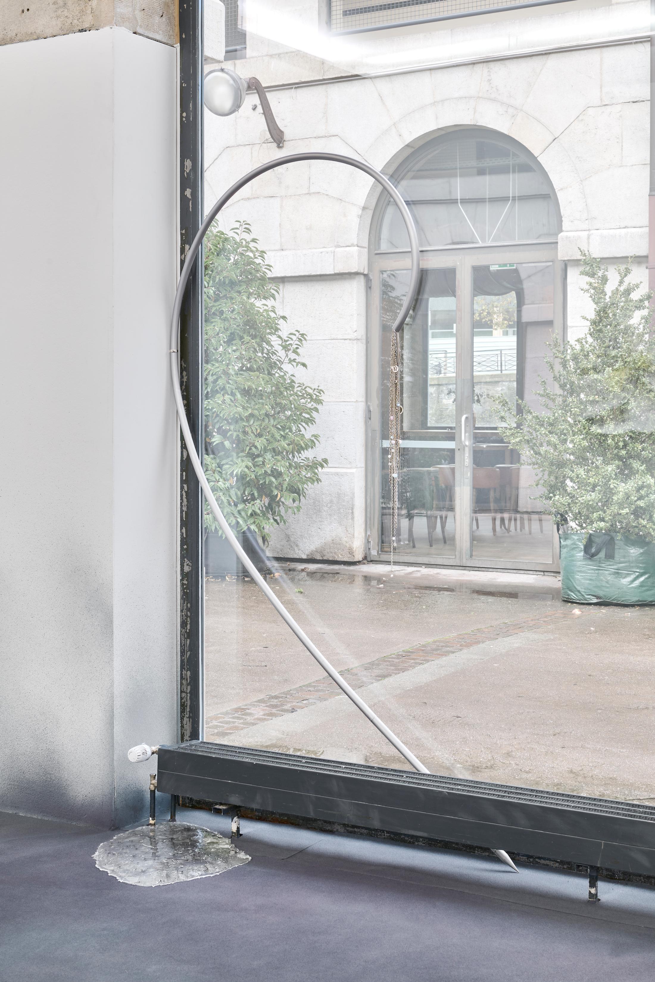 Exhibition View Duo Show Marlène Charpentié and Sophie Conus «DOWN THE RABBIT HOLE; view on (Pistils) Enchanted Pistils, 2024, Steel, chains, beads, found objects, 250cm x 210cm x 100cm» at Halle Nord, Geneva, 2024 / Photo: Thomas Maisonnasse / Courtesy: the artists and Halle Nord