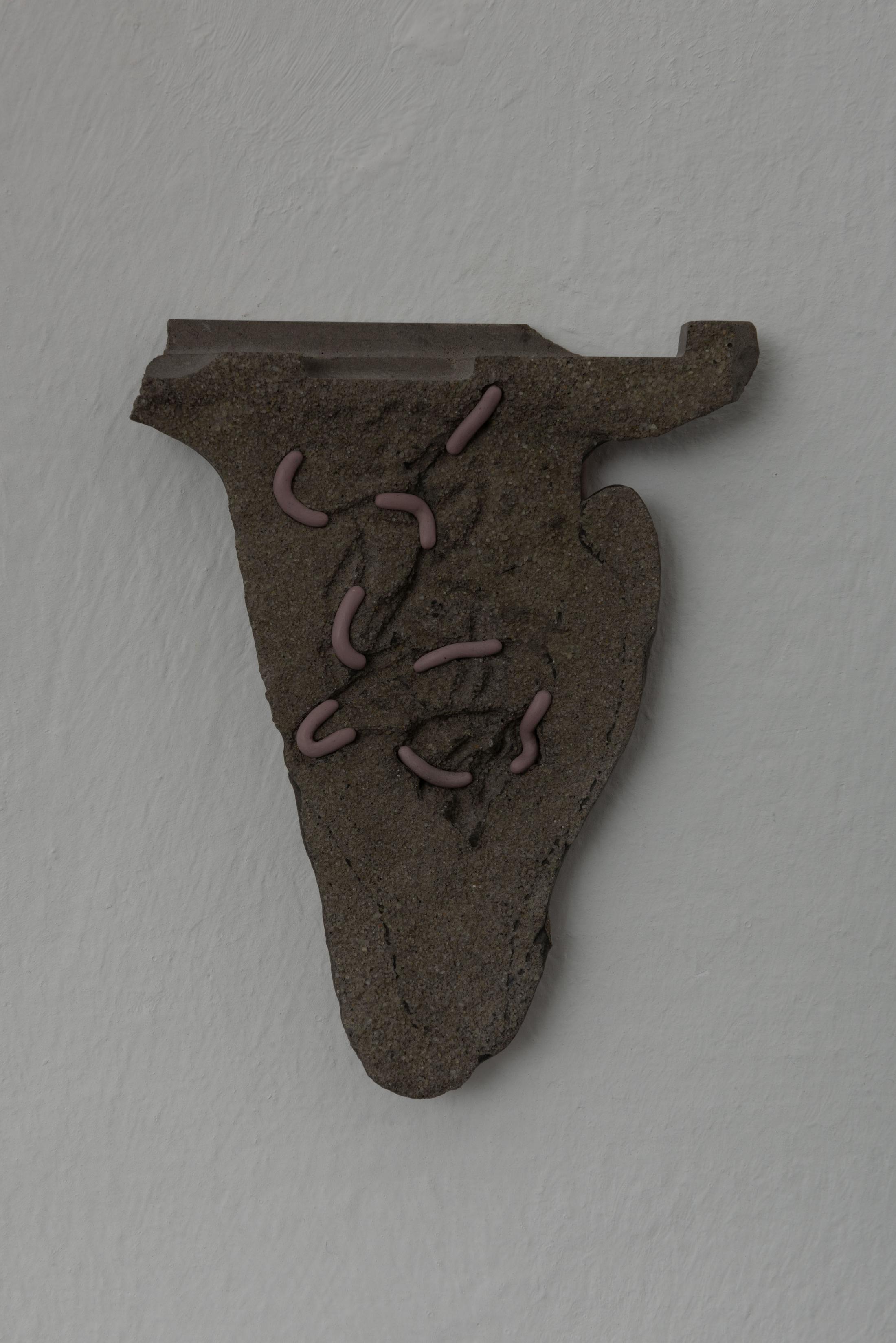 Exhibition View Adele Dipasquale & Hunter Longe Duo Show «In un Vuoto Cielo; view on Hunter Longe, Tracer, 2023, Gypsum cement, magnetite sand, sediments, epoxy clay, pigments, graphite» at Sonnenstube, Lugano, 2023-2024 / Photo: Mattia Angelini / Courtesy: the artist and Sonnenstube