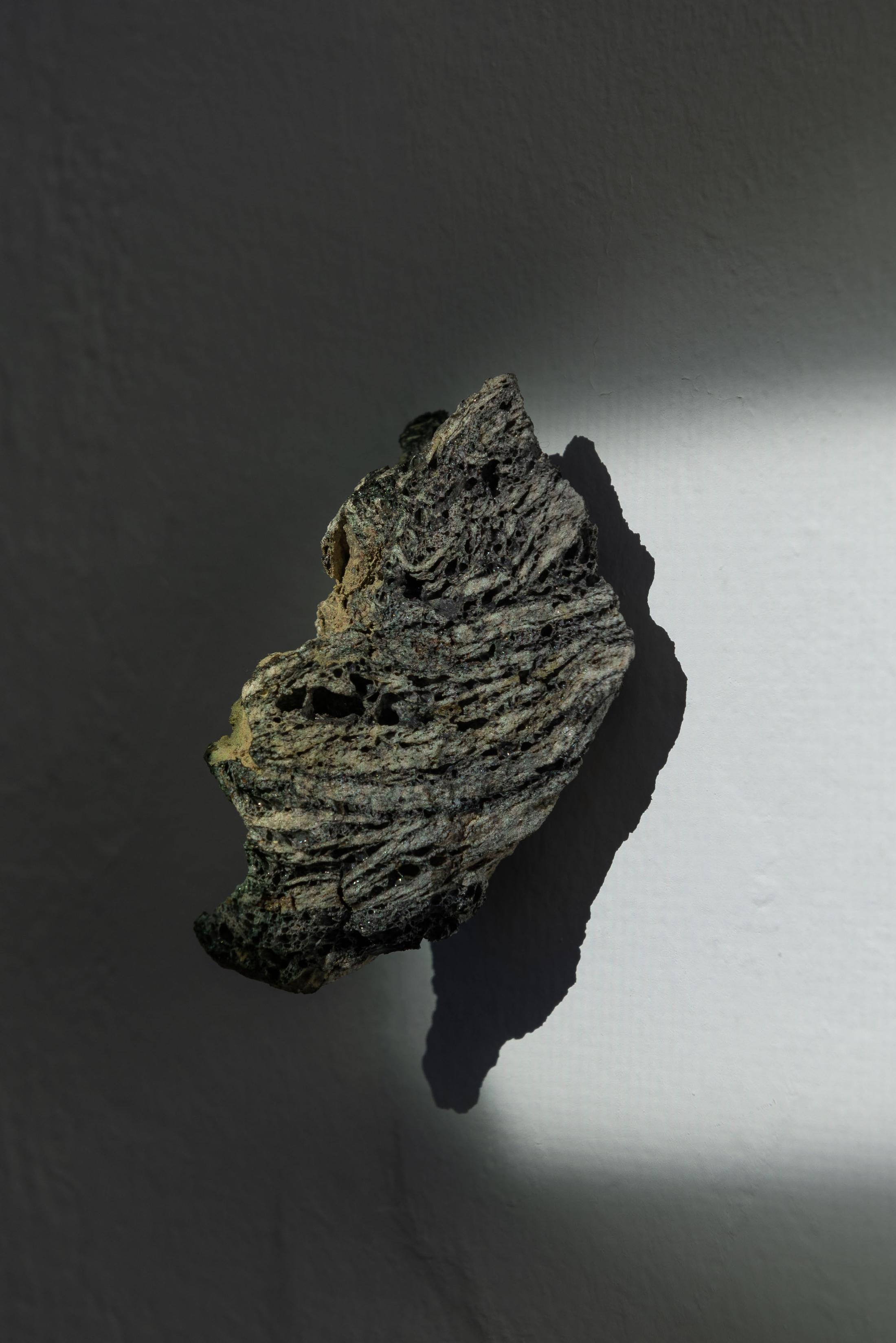 Exhibition View Adele Dipasquale & Hunter Longe Duo Show «In un Vuoto Cielo; view on Hunter Longe, Immolation (Detail), 2023, Standfieldite in slag from prehistoric sacrificial burning site in Goldbichl, Austria, projector, video loop» at Sonnenstube, Lugano, 2023-2024 / Photo: Mattia Angelini / Courtesy: the artist and Sonnenstube