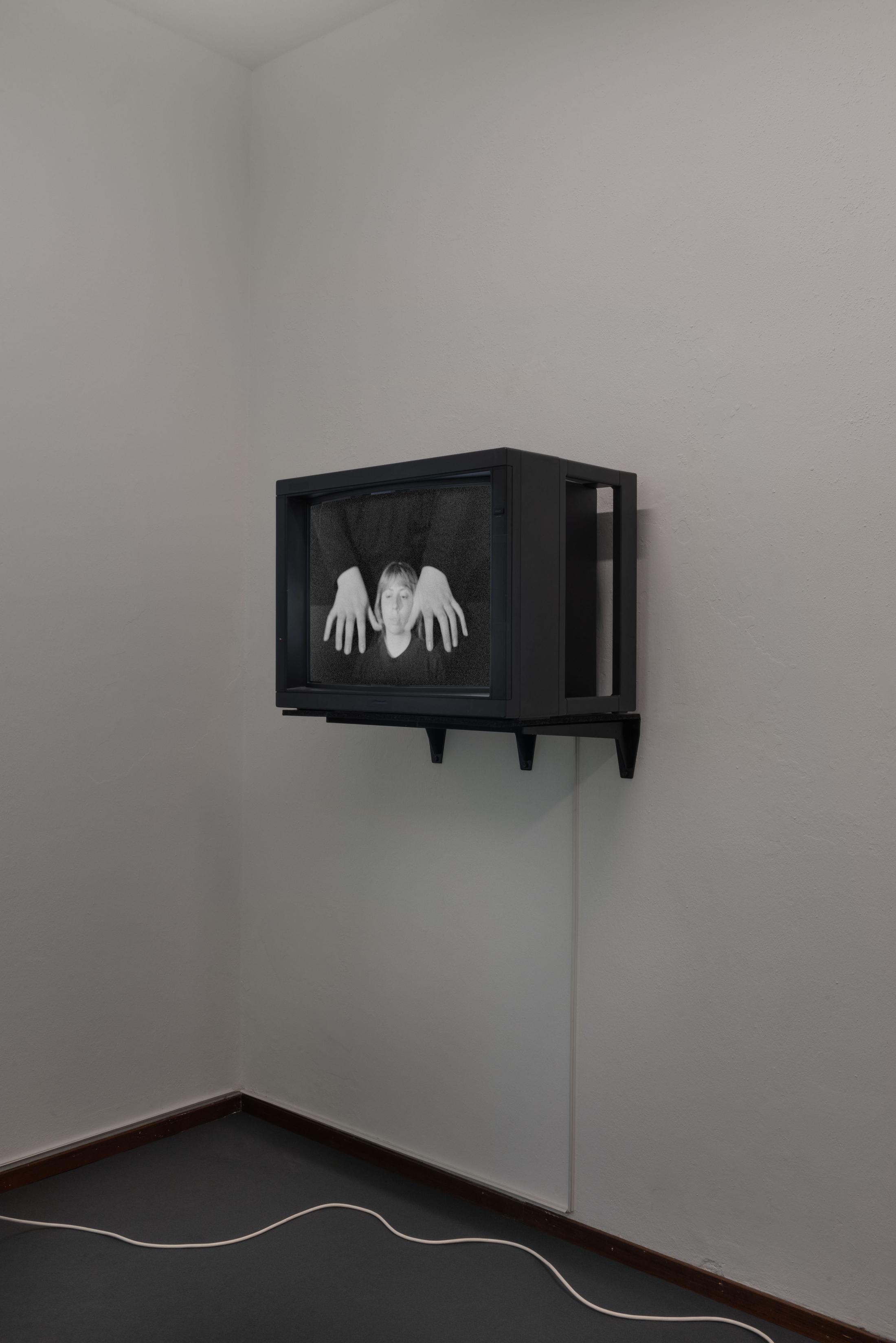 Exhibition View Adele Dipasquale & Hunter Longe Duo Show «In un Vuoto Cielo; view on Adele Dipasquale, Spirit Talks #1, 16mm film transferred in FullHD, 1’48’’, 2022» at Sonnenstube, Lugano, 2023-2024 / Photo: Mattia Angelini / Courtesy: the artist and Sonnenstube