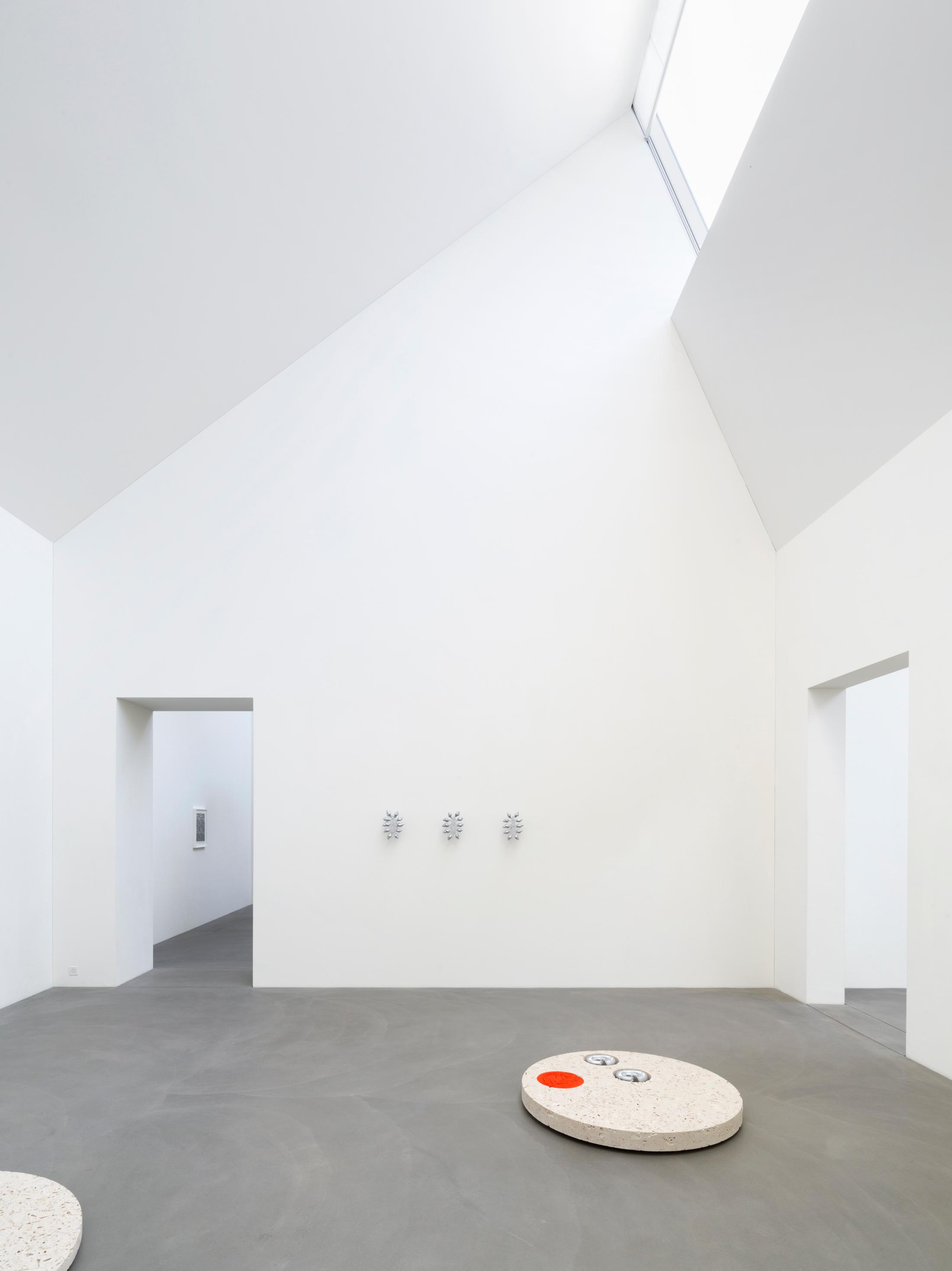 Exhibition View Alice Channer Solo Show «Heavy Metals / Silk Cut» at Kunstmuseum Kunsthalle Appenzell, Appenzell, 2023 / Photo: Roman März / Courtesy: the artist and Kunstmuseum Kunsthalle Appenzell