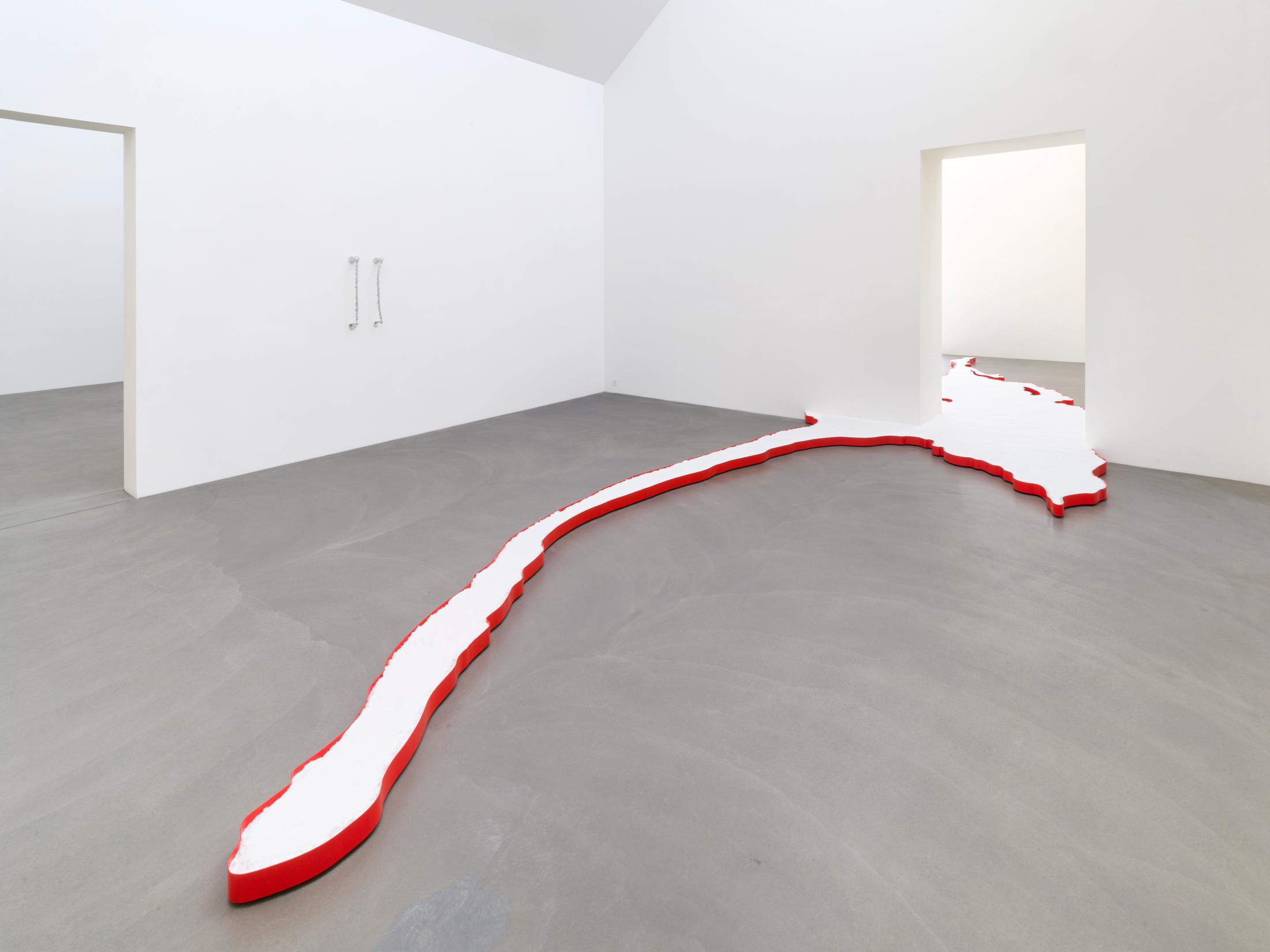 Exhibition View Alice Channer Solo Show «Heavy Metals / Silk Cut» at Kunstmuseum Kunsthalle Appenzell, Appenzell, 2023 / Photo: Roman März / Courtesy: the artist and Kunstmuseum Kunsthalle Appenzell
