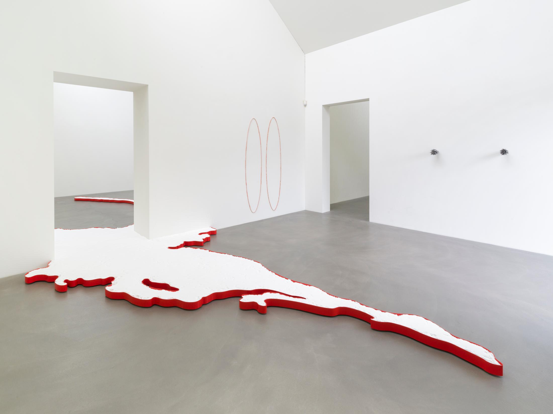 Exhibition View Alice Channer Solo Show «Heavy Metals / Silk Cut» at Kunstmuseum Kunsthalle Appenzell, Appenzell, 2023 / Photo: Roman März / Courtesy: the artist and Kunstmuseum Kunsthalle Appenzell