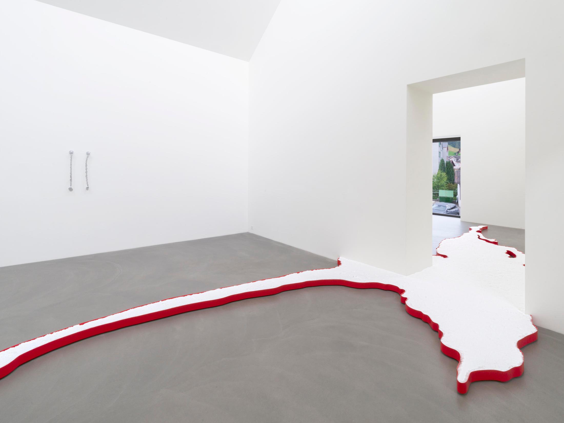 Exhibition View Alice Channer Solo Show «Heavy Metals / Silk Cut» at Kunstmuseum Kunsthalle Appenzell, Appenzell, 2023 / Photo: Roman März / Courtesy: the artist and Kunstmuseum Kunsthalle Appenzell