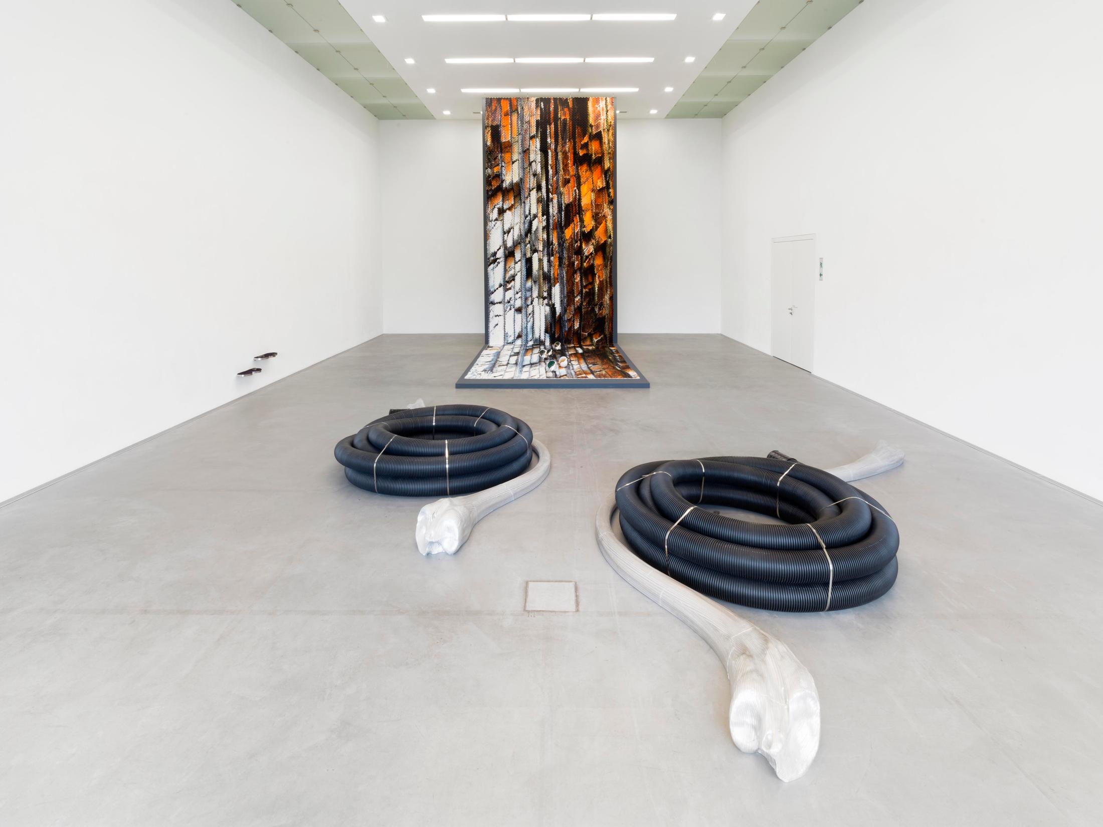 Exhibition View Alice Channer Solo Show «Heavy Metals / Silk Cut» at Kunstmuseum Kunsthalle Appenzell, Appenzell, 2023 / Photo: Roman März / Courtesy: the artist and Kunstmuseum Kunsthalle Appenzell