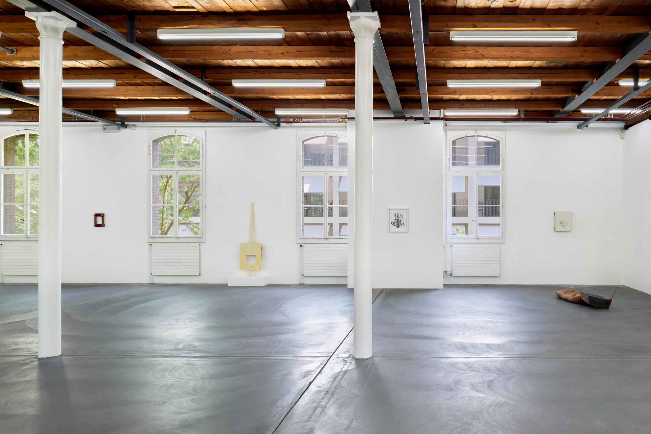Exhibition View Brad Kronz Solo Show «Nine Types of Industrial Pollution» at Kunsthalle Friart, Fribourg, 2023 / Photo: Guillaume Python / Courtesy: the artist and Kunsthalle Friart