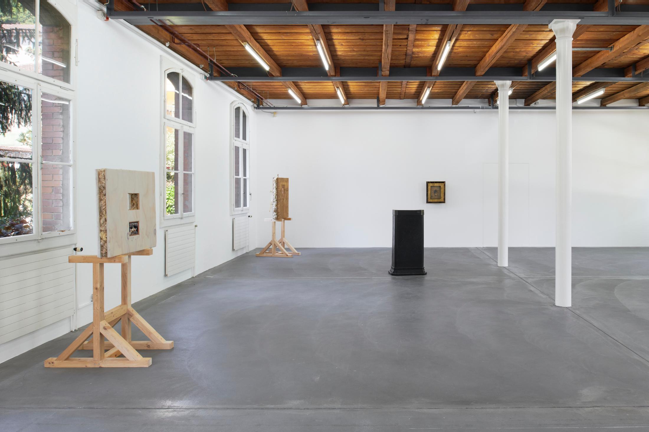 Exhibition View Brad Kronz Solo Show «Nine Types of Industrial Pollution» at Kunsthalle Friart, Fribourg, 2023 / Photo: Guillaume Python / Courtesy: the artist and Kunsthalle Friart