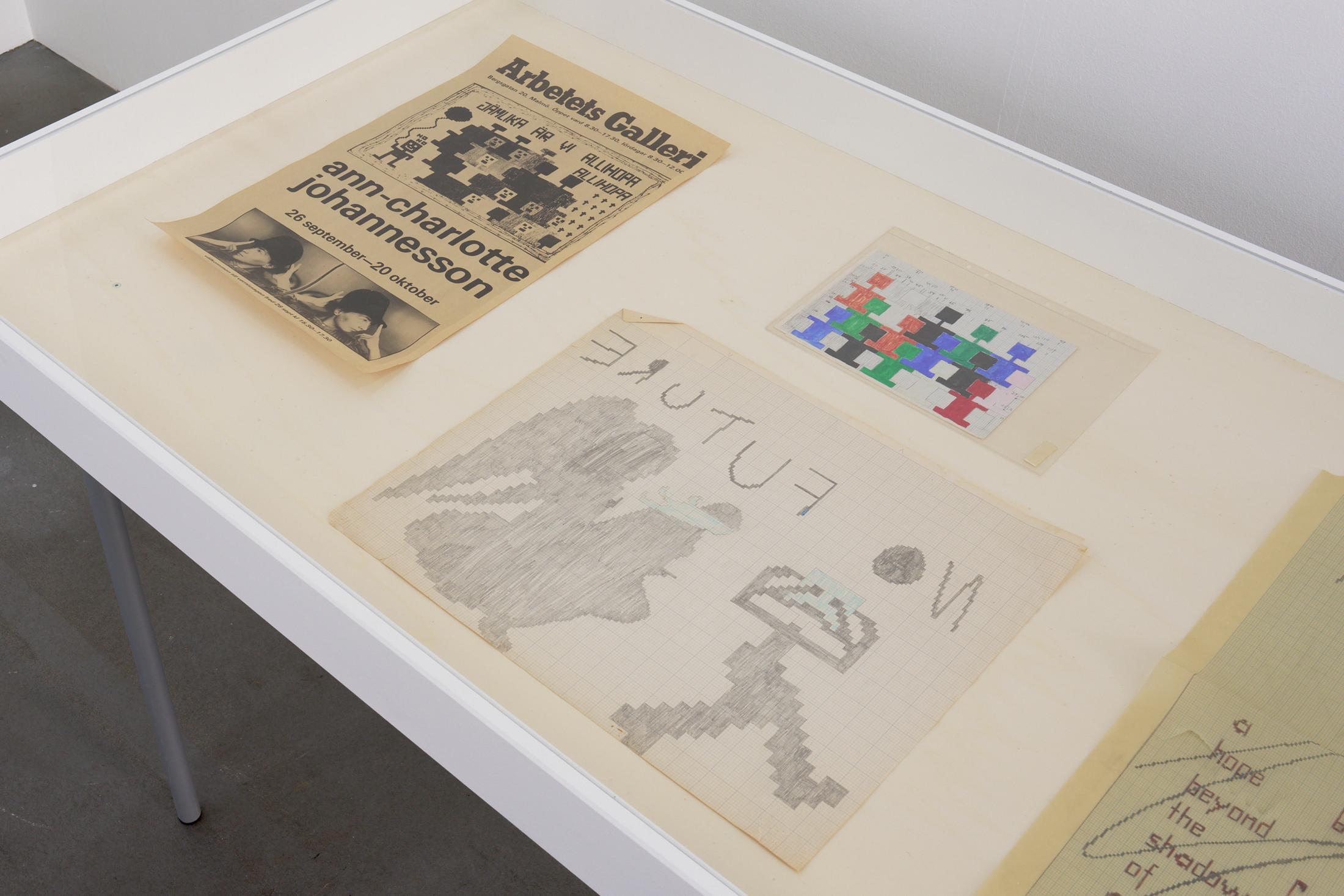 Exhibition View Charlotte Johannesson Solo Show «Save as art?; view on Display case Sketches and archives» at Kunsthalle Friart, Fribourg, 2023 / Photo: Guillaume Python / Courtesy: the artist and Kunsthalle Friart