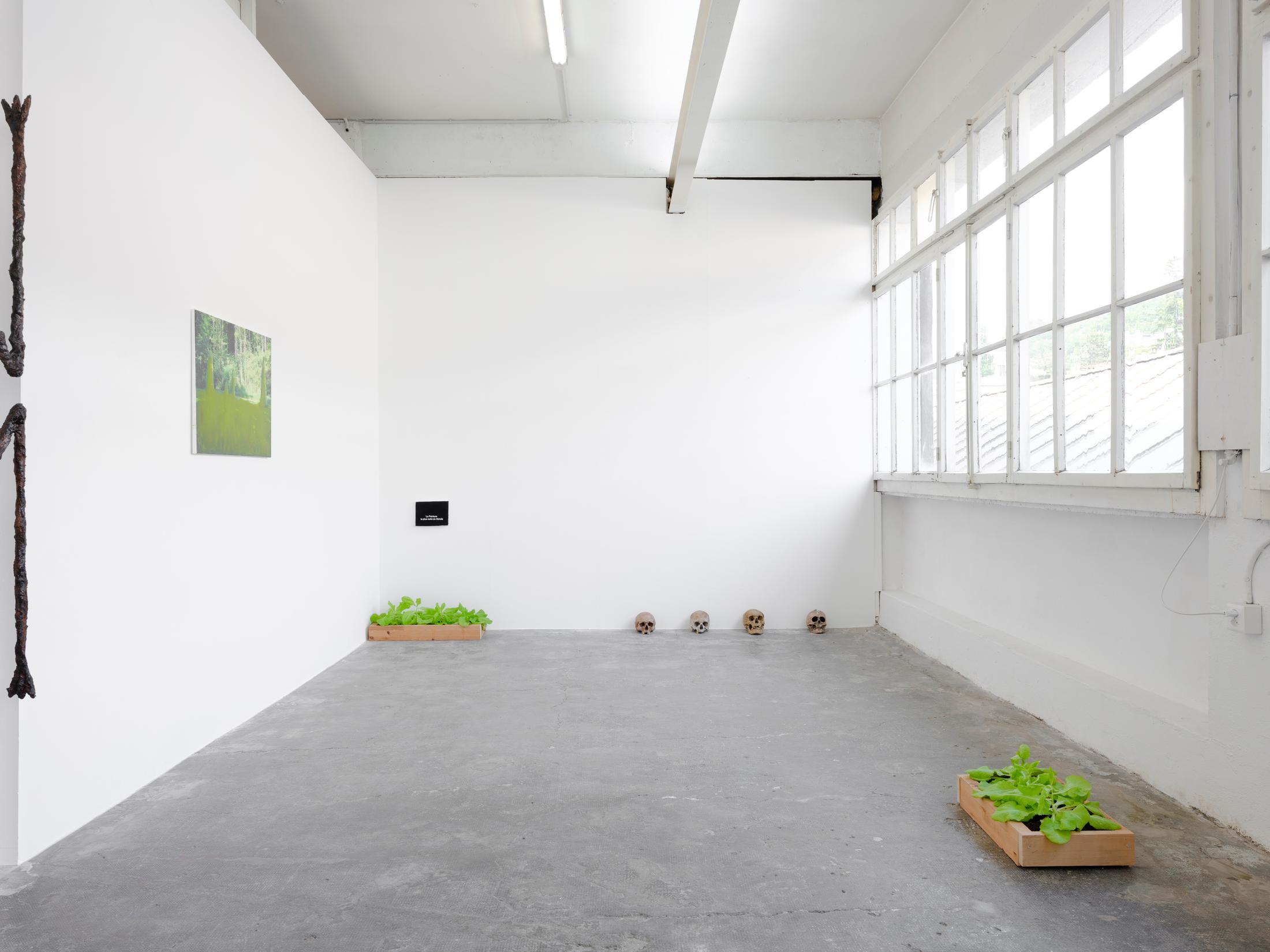 Exhibition View Group Show «Der 01.01.3000 ist ein Mittwoch» at Smallville, Neuchâtel, 2023 / Photo: Sebastian Verdon / Courtesy: the artists and Smallville