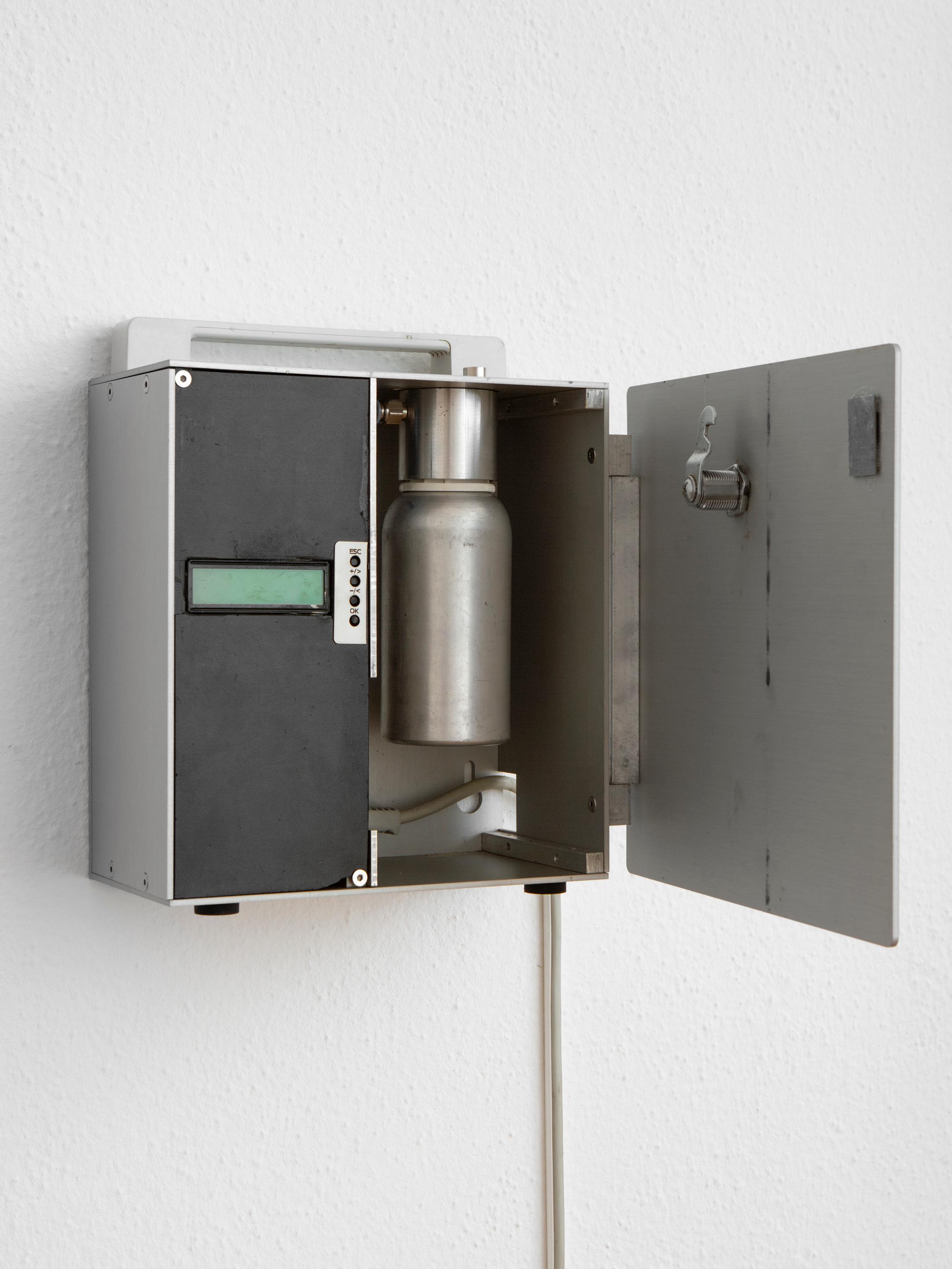 Exhibition View Dorota Gawęda & Eglė Kulbokaitė Duo Show «Upiór; view on Dorota Gawęda & Eglė Kulbokaitė, The Large Piece of Turf 02:60, 2020» at Sentiment, Zurich, 2023 / Photo: Philipp Rupp and Julien Gremaud / Courtesy: the artists and Sentiment