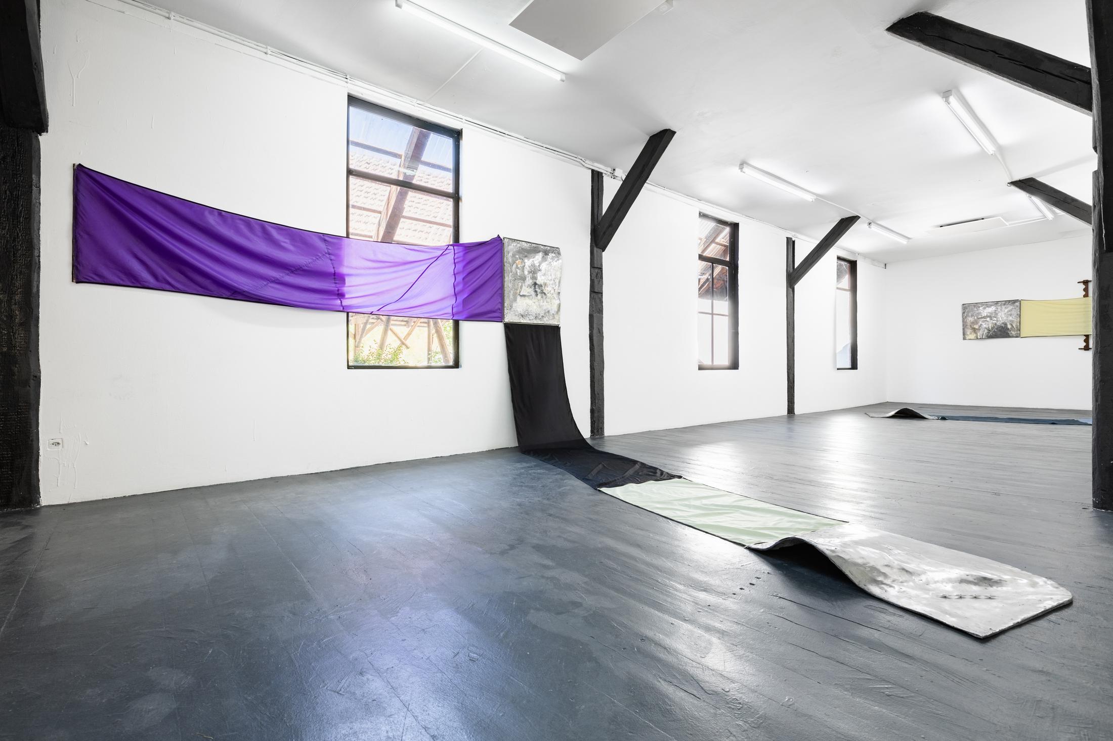 Exhibition View Duo Show «Leila Peacock & Gil Pellaton; view on Gil Pellaton, Sentences Unfold Part 1, 2023, polished cast aluminum, tent fabric, shower curtain fabric and other fabric, zippers, mechanical pencil tip, 0.7 mm leads, dimensions variable» at Last Tango, Zurich, 2023 / Photo: Kilian Bannwart / Courtesy: the artist and Last Tango