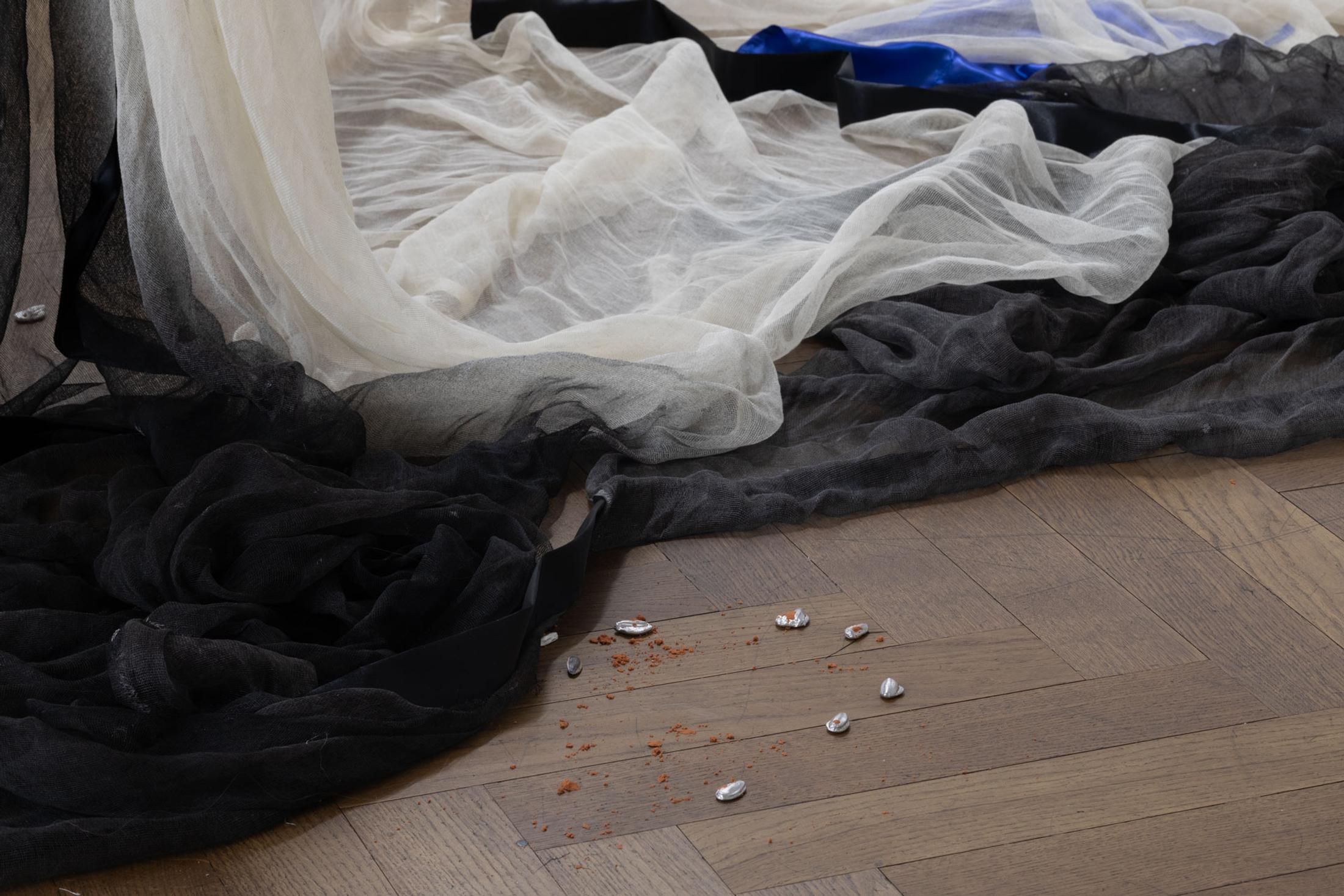 Exhibition View Leolie Greet with Amélie Bodenmann, Anina Müller and Nina Rieben Show «mumbles slide along the sleeve» at Krone Couronne, Biel, 2023 / Photo: Guadalupe Ruiz / Courtesy: the artists and Krone Couronne