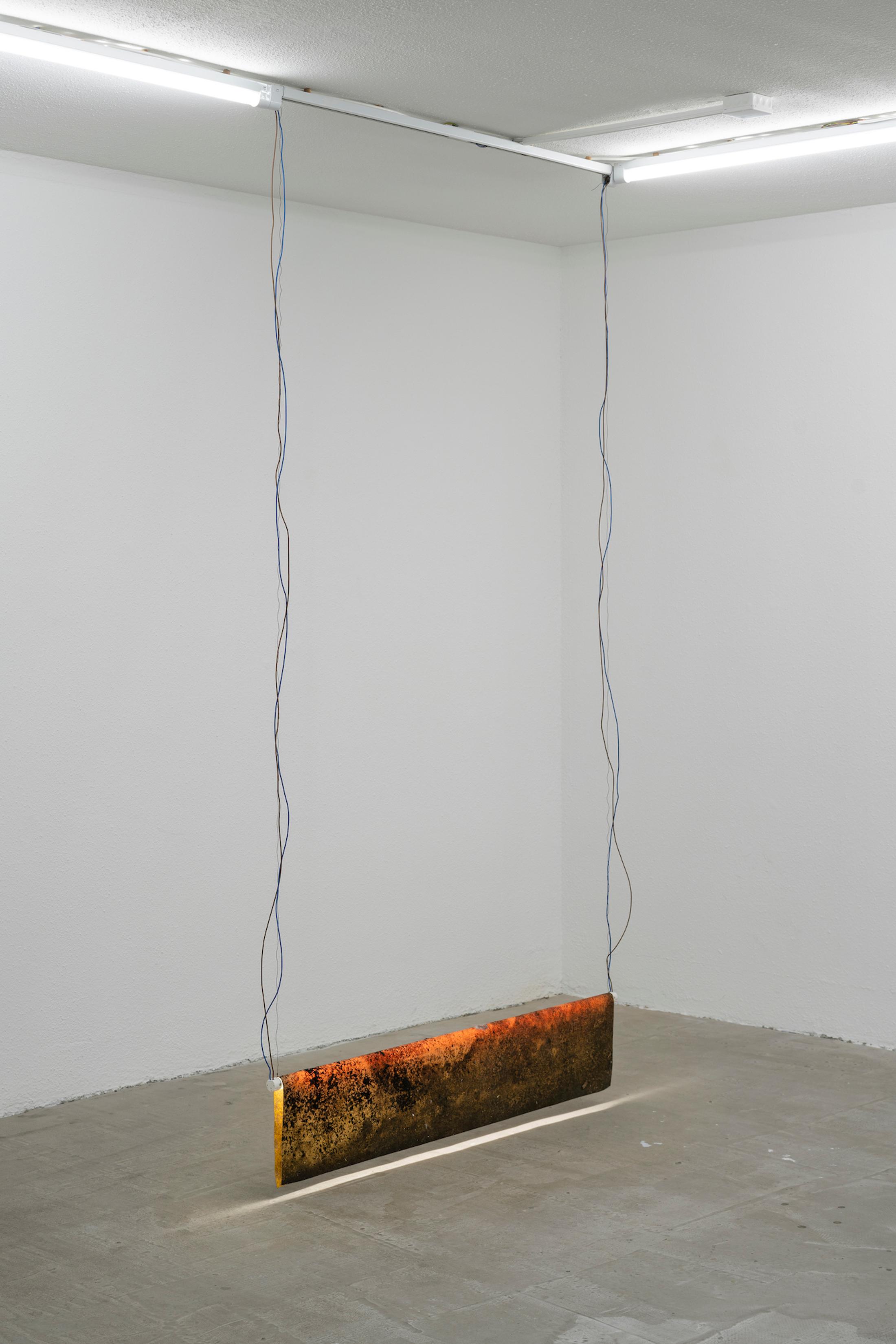 Exhibition View Group Show «Es dreht sich die Welt; view on Amadeus Vogelsang, streifen 1, 2023, Road marking paint, 122.5 x 50 cm» at Hamlet, Zurich, 2023 / Photo: Claude Barrault / Courtesy: the artist and Hamlet